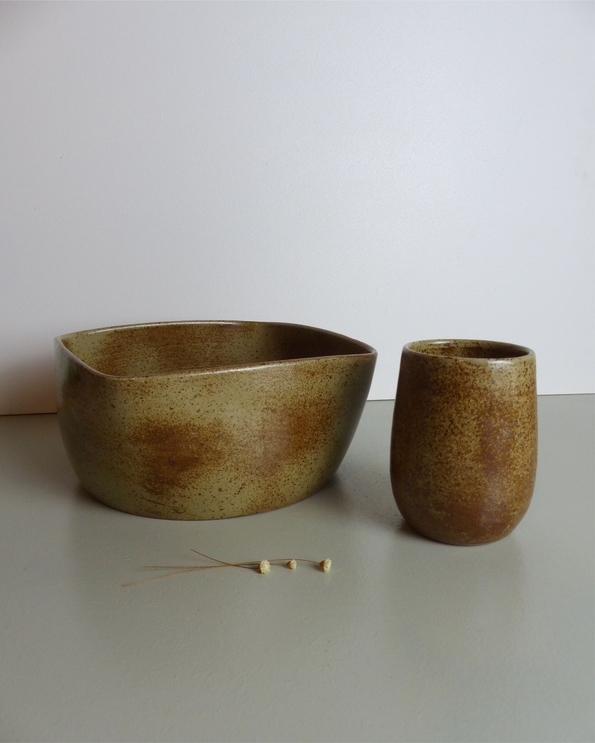 Set de saladier et pot en grès moucheté
