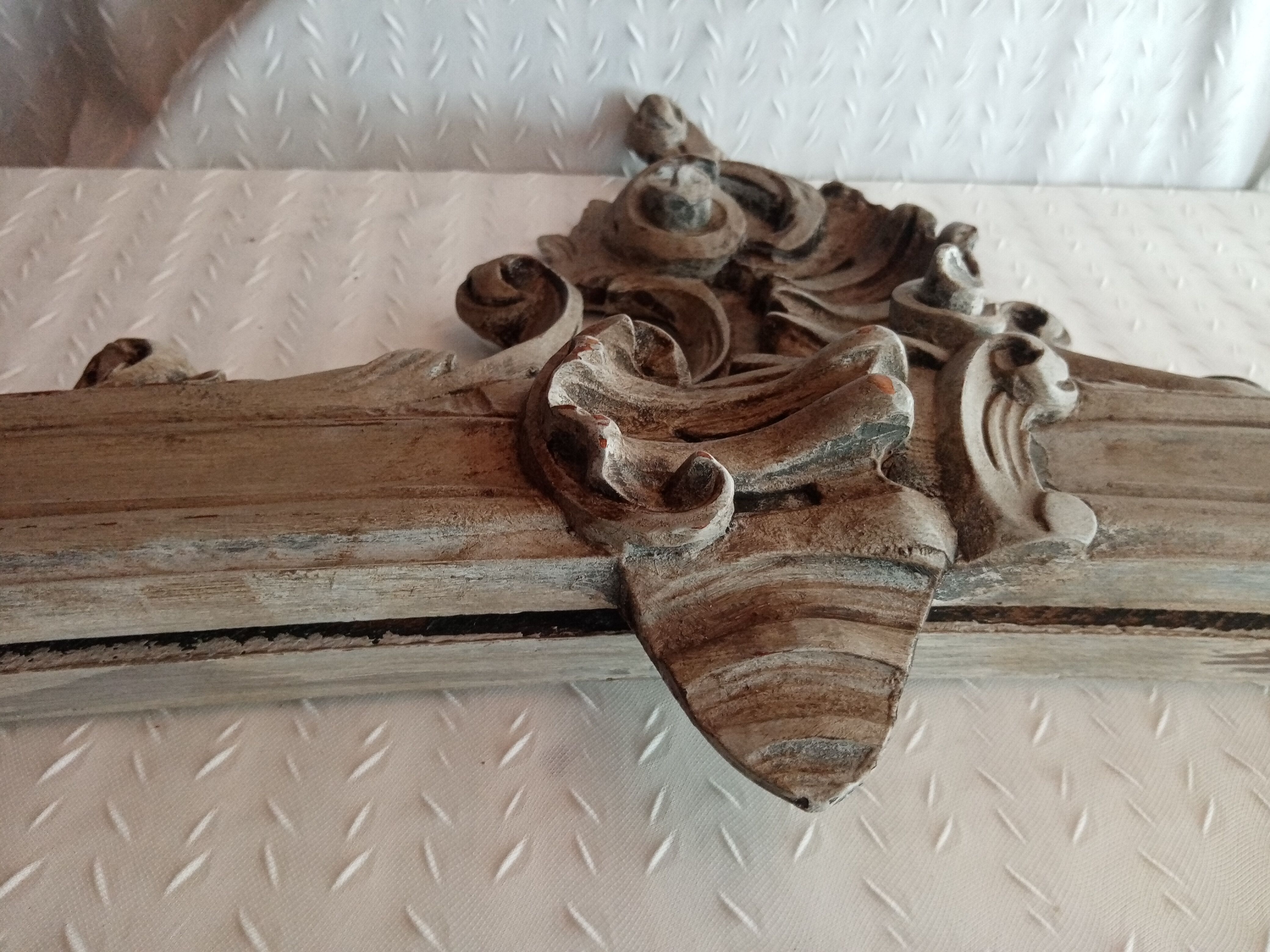 Old wood decoration, pediment, shell