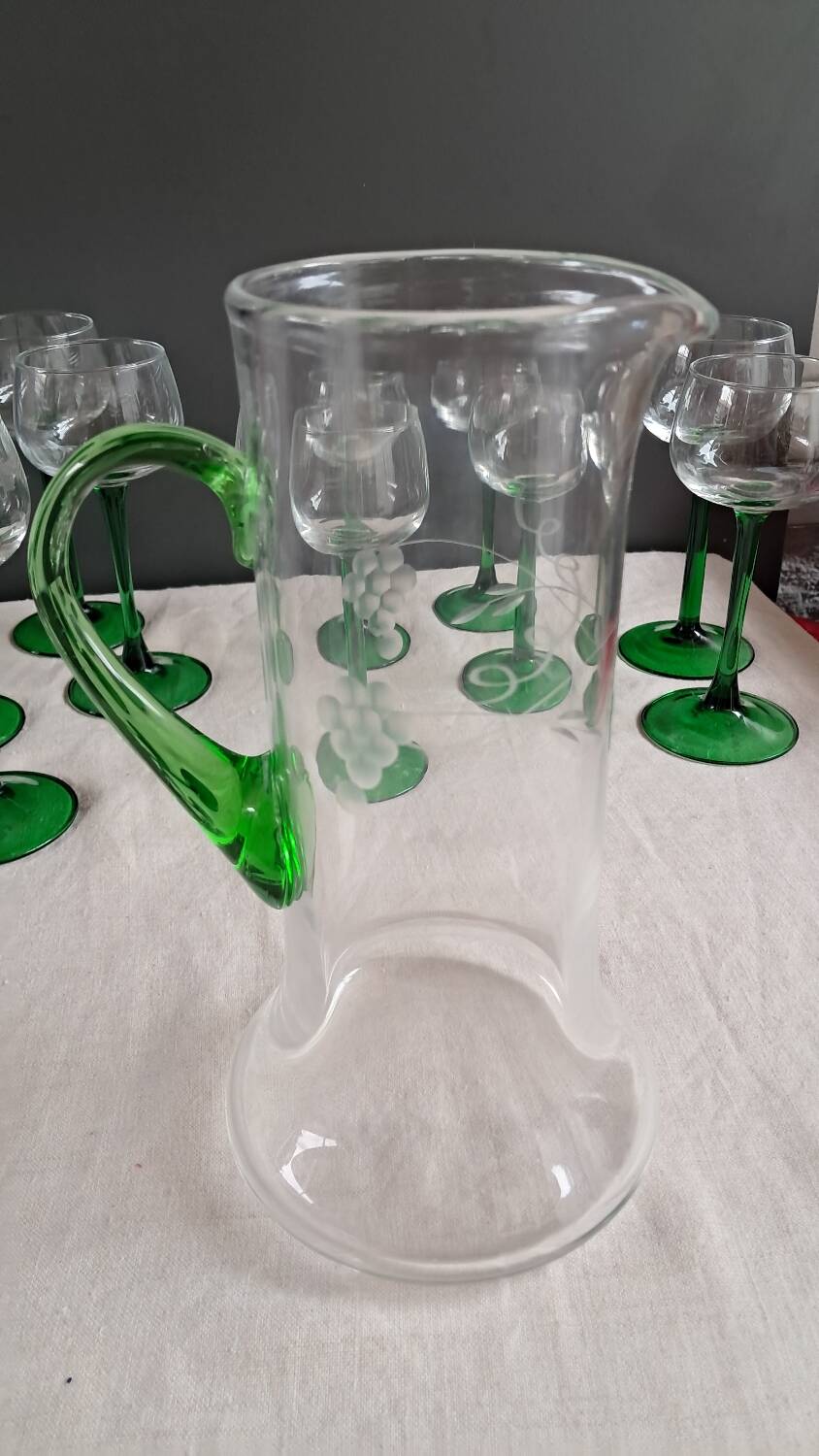 Carafe and balloon glasses for Alsace wine