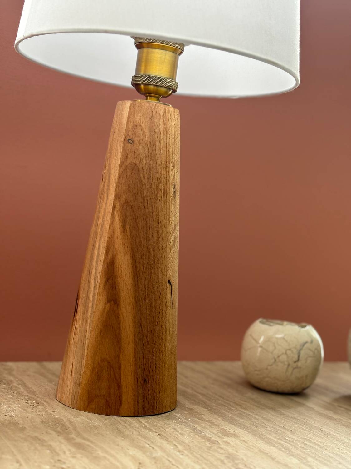 Elegant table lamp made of recycled solid wood for a warm and sustainable atmosphere "CÔNE"