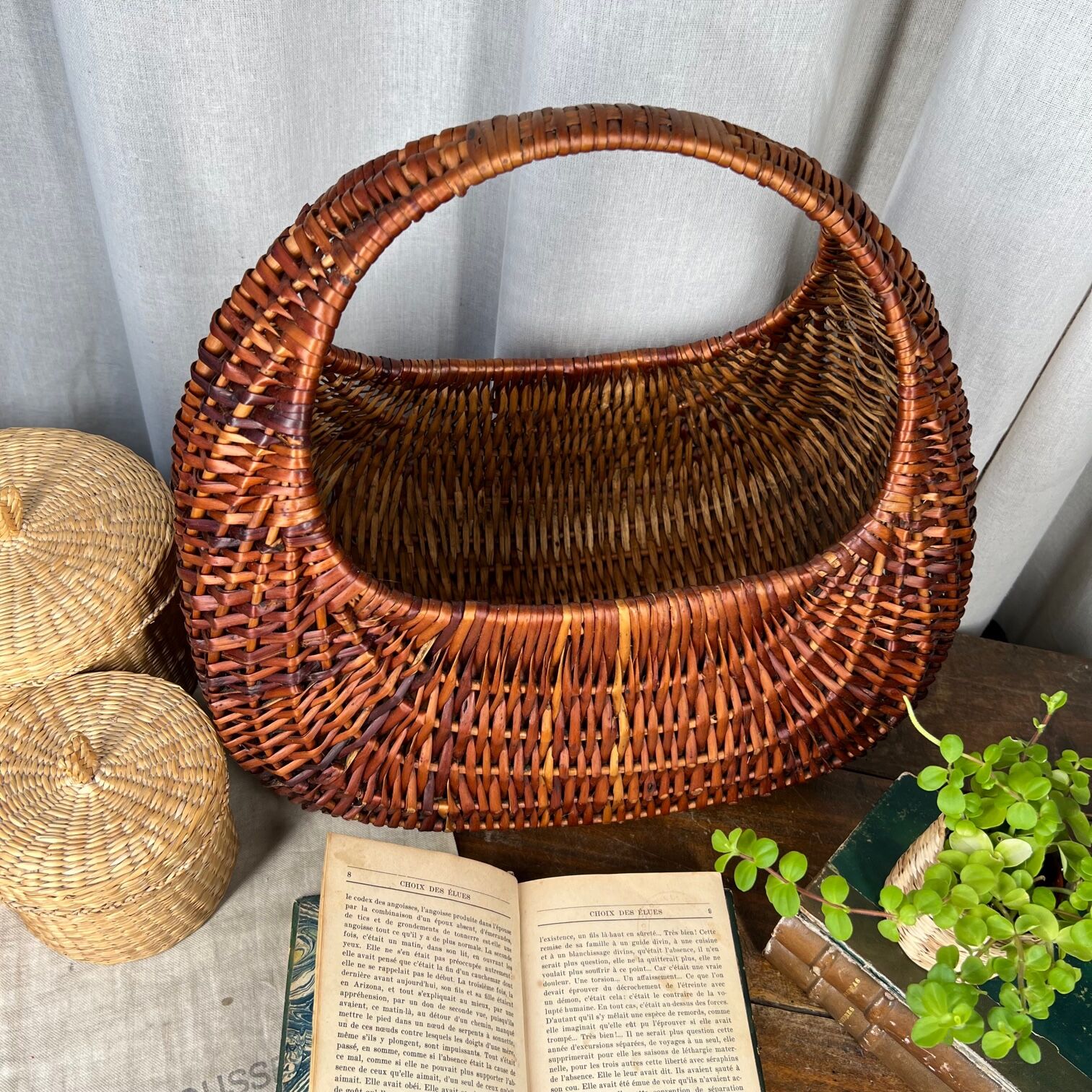 Old wicker basket "gondola" with handle