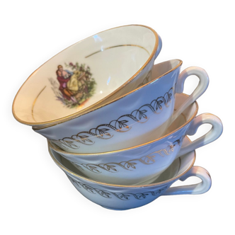 4 tasses en porcelaine fine