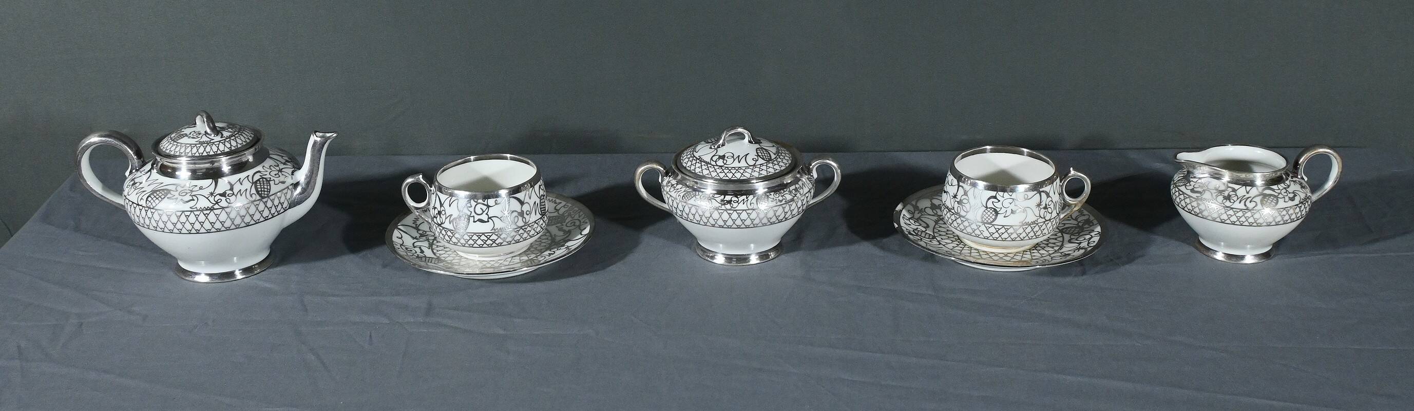 Limoges Porcelain Tea Set, “Saint Graal” Model – Early 20th Century