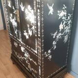 Armoire chinoise ancienne laquée noire