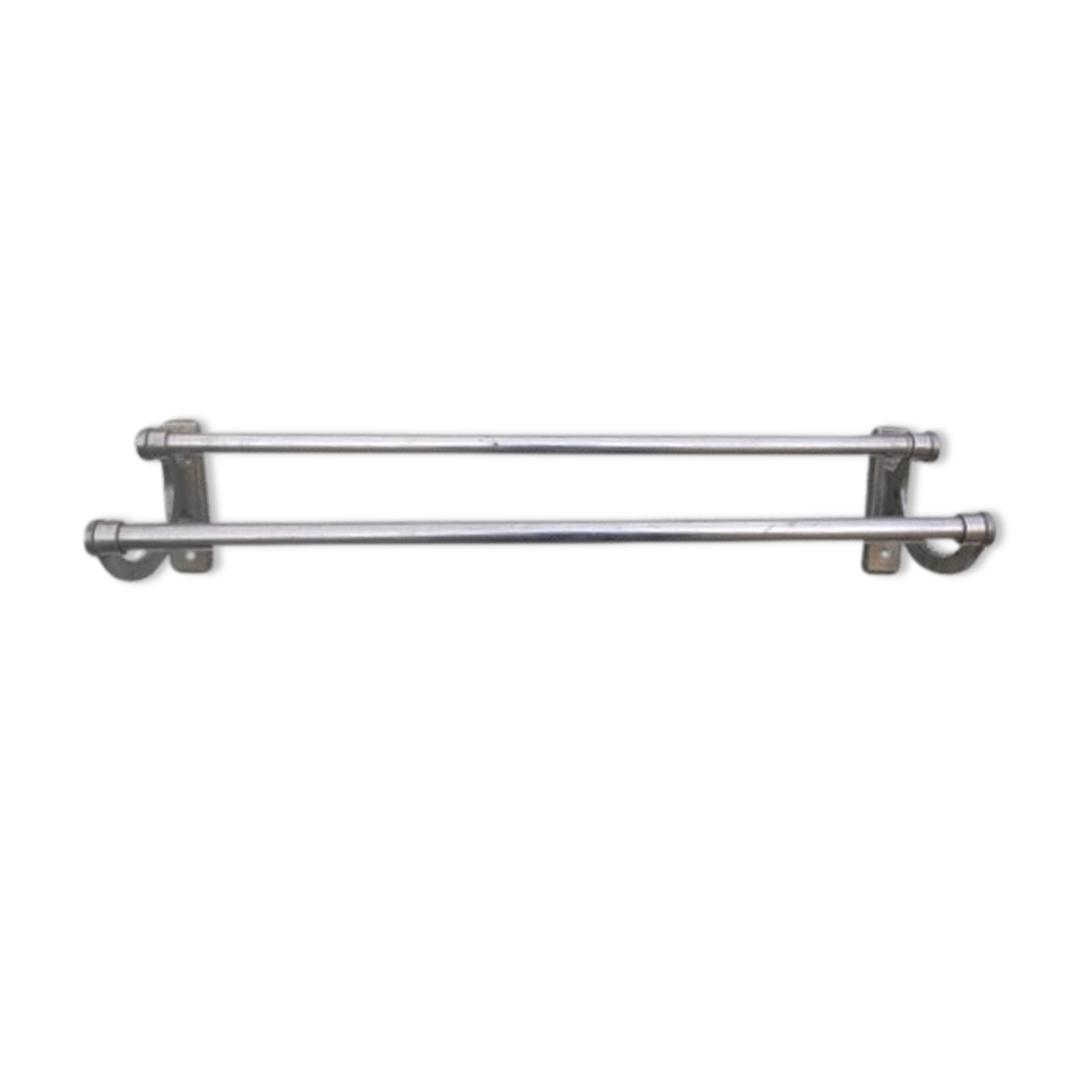 Metal towel rack