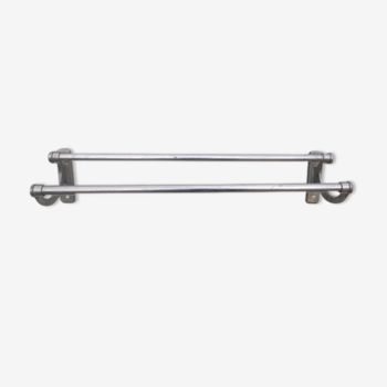 Metal towel rack