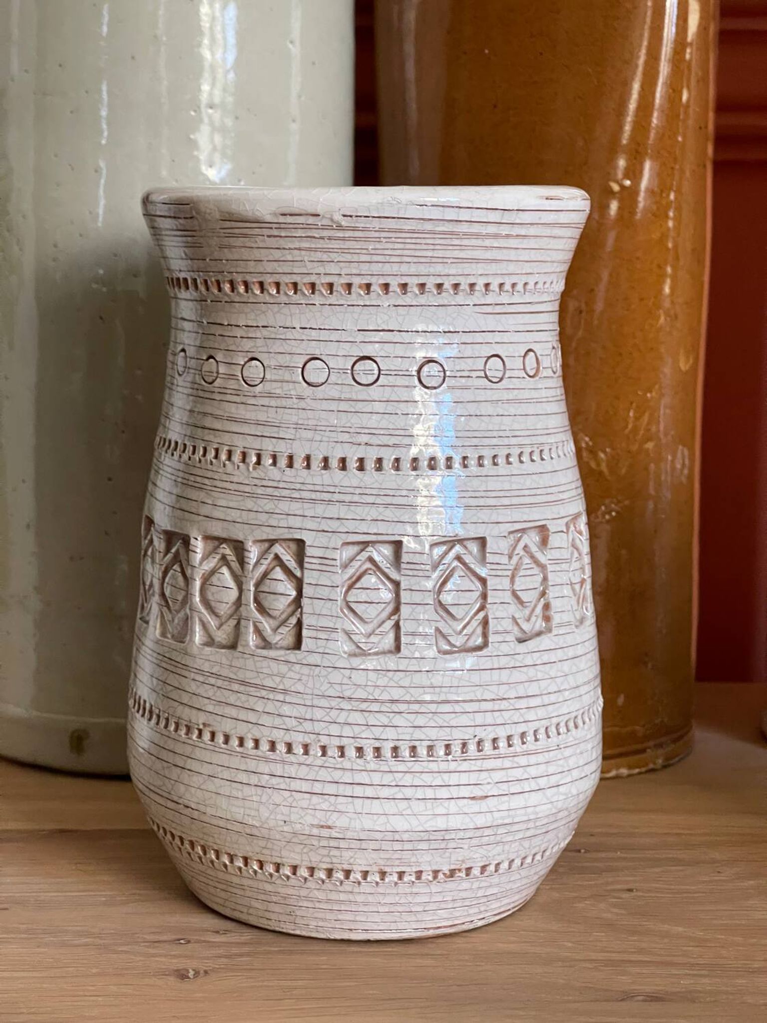 Cracked ceramic vase after Jean Besnard