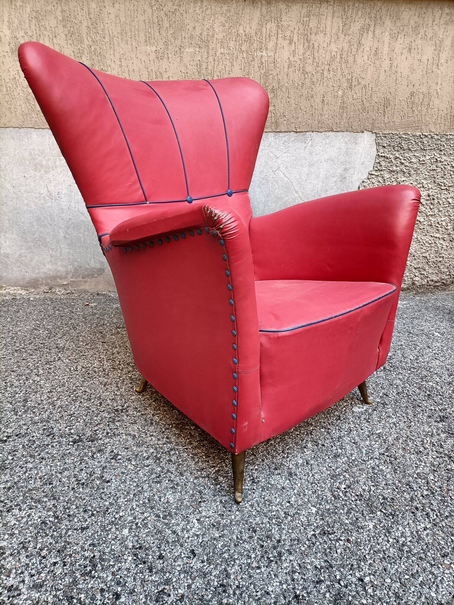 Isa Bergamo - armchair - pressure-moulded brass feet