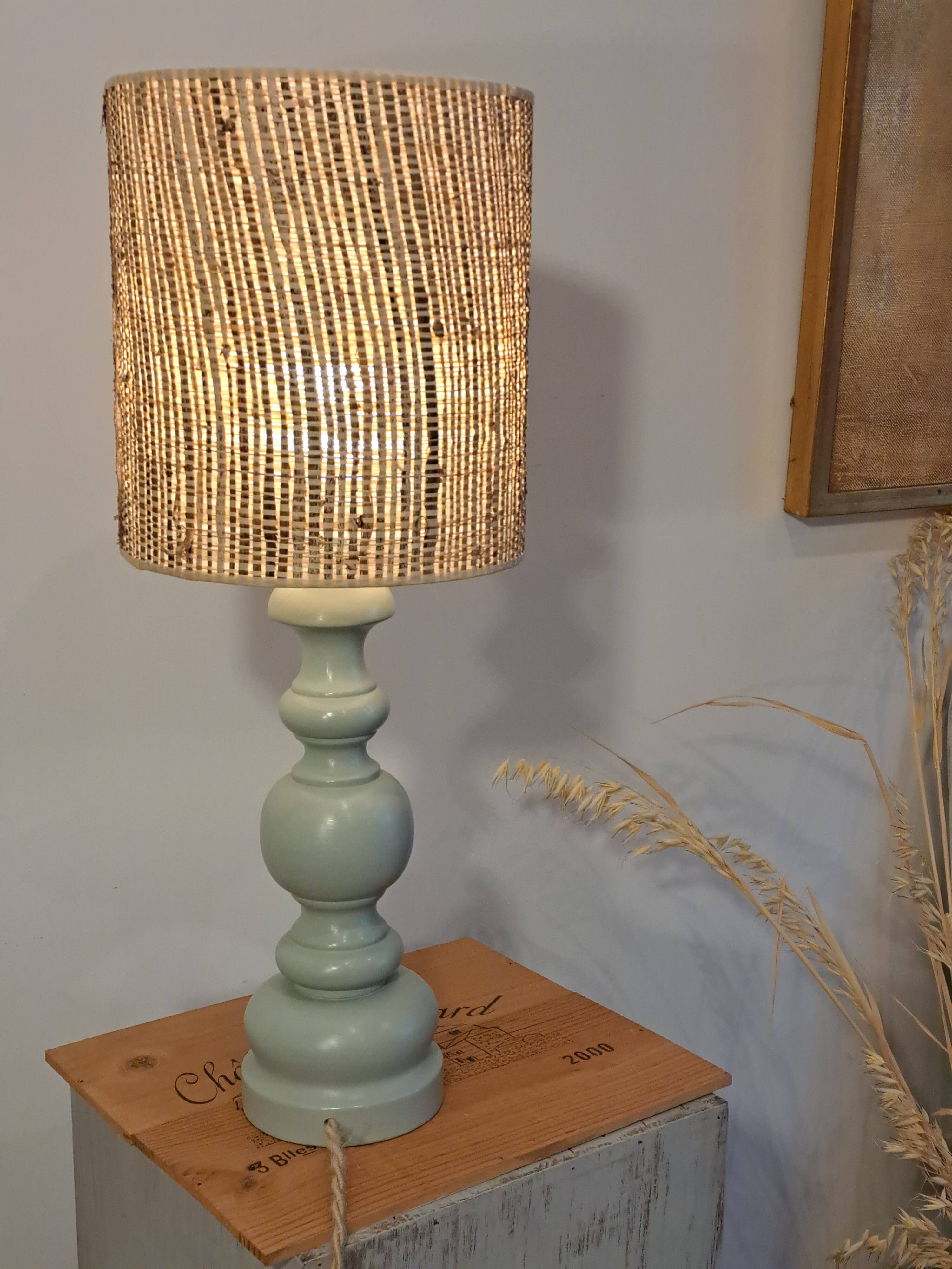 Vintage wooden table lamp from the 1980s revisited