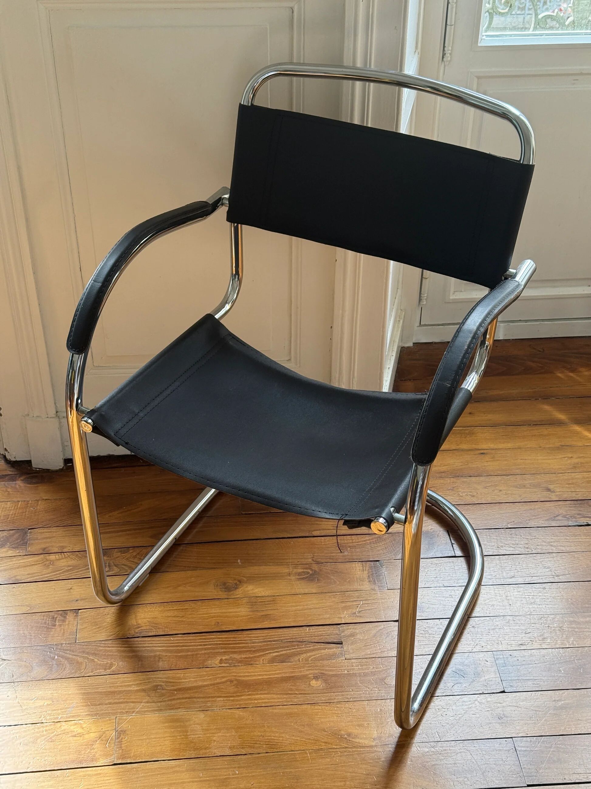 Cantilever chair style Marcel Breuer