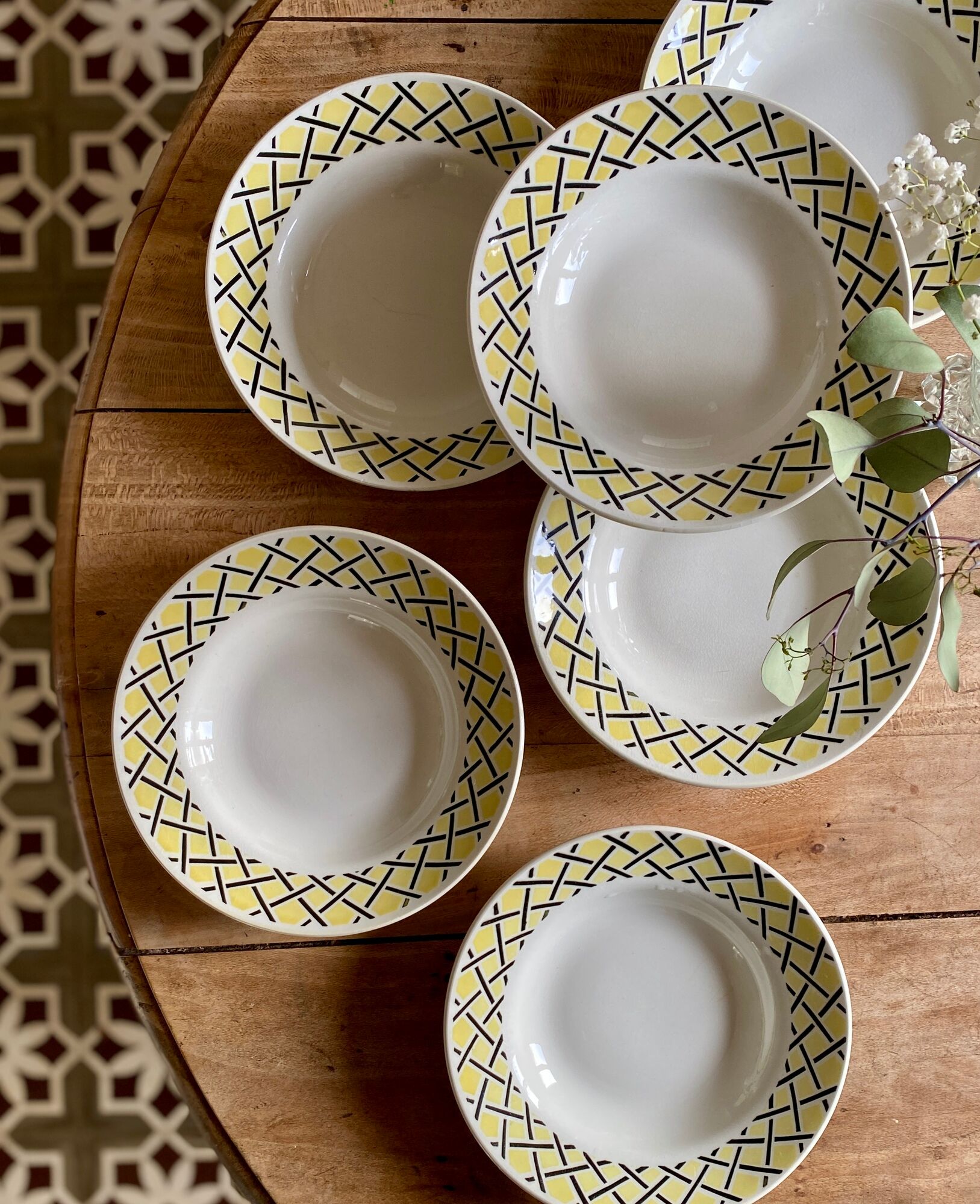 Set of 6 vintage hollow plates with yellow and black décor