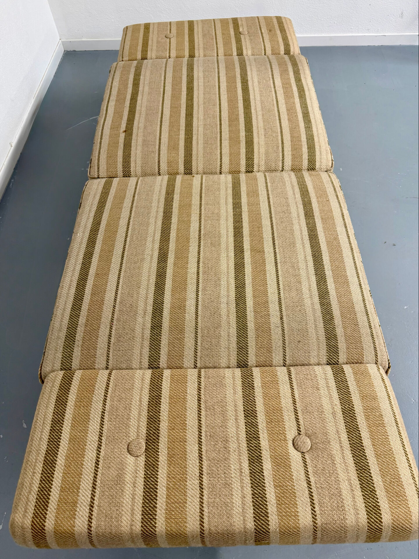 Vintage Daybed sofa bed design by Wilhelm Knoll model Stella from the 1960s.