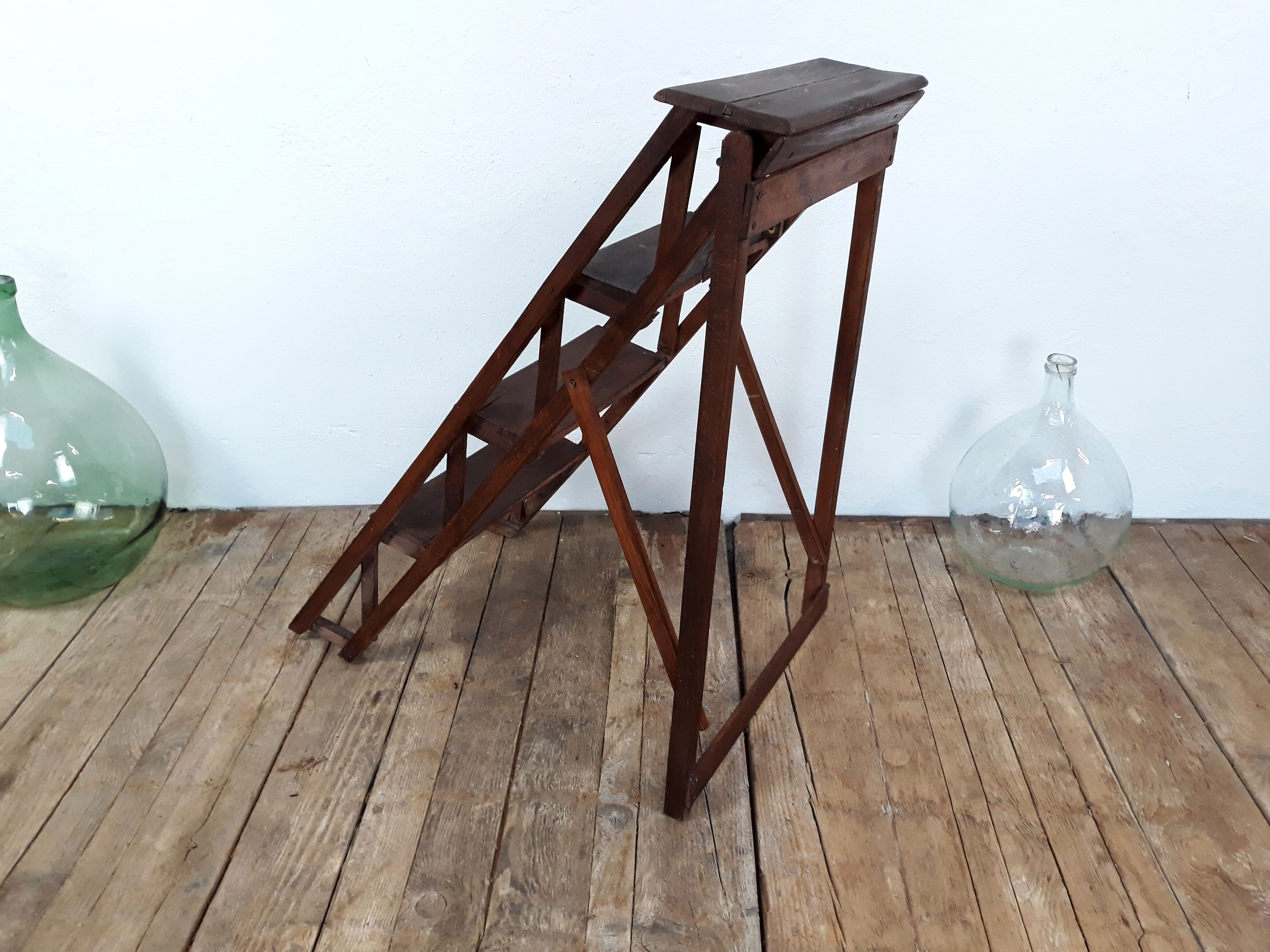 Former painter wooden stepladder
