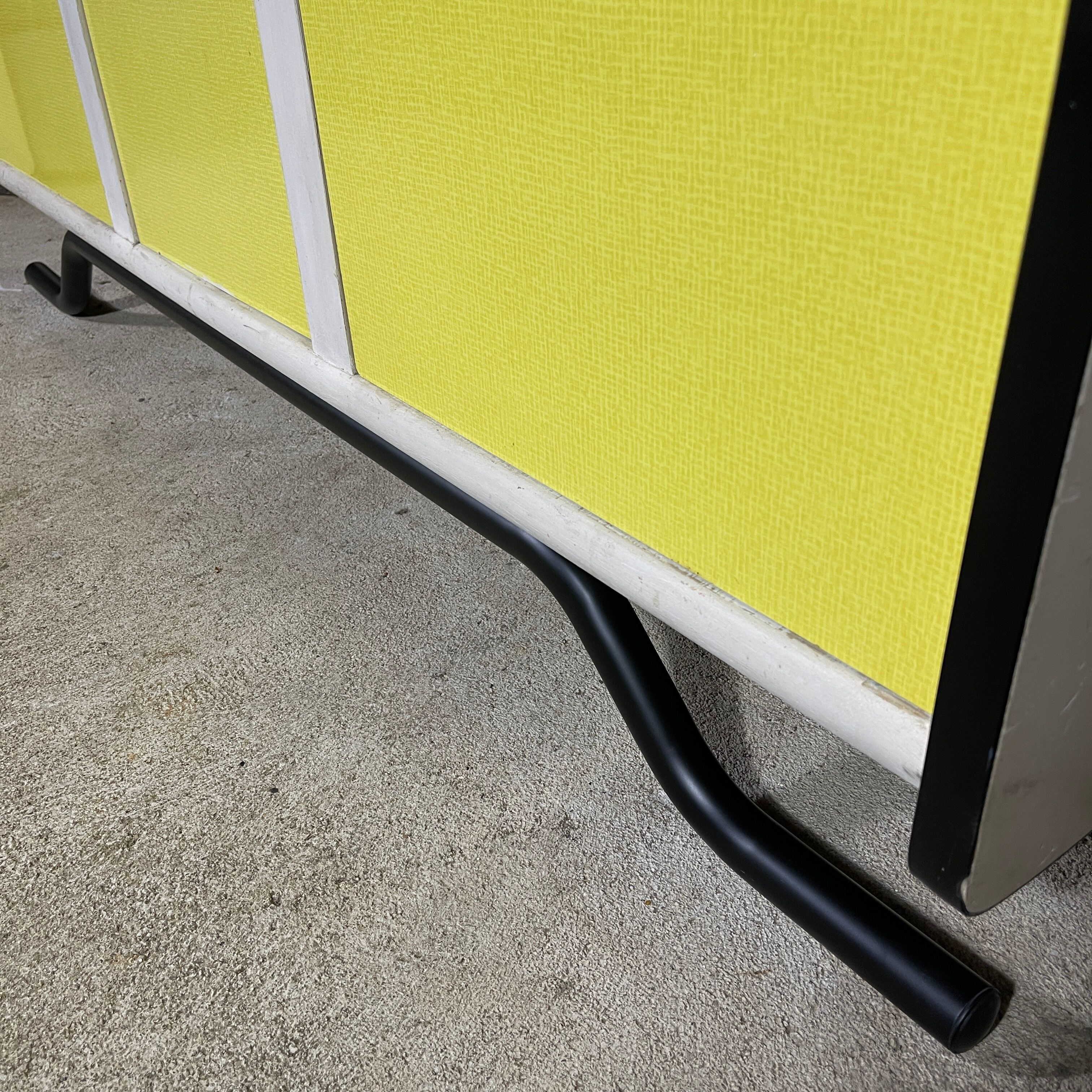 Yellow vintage kitchen furniture in Formica