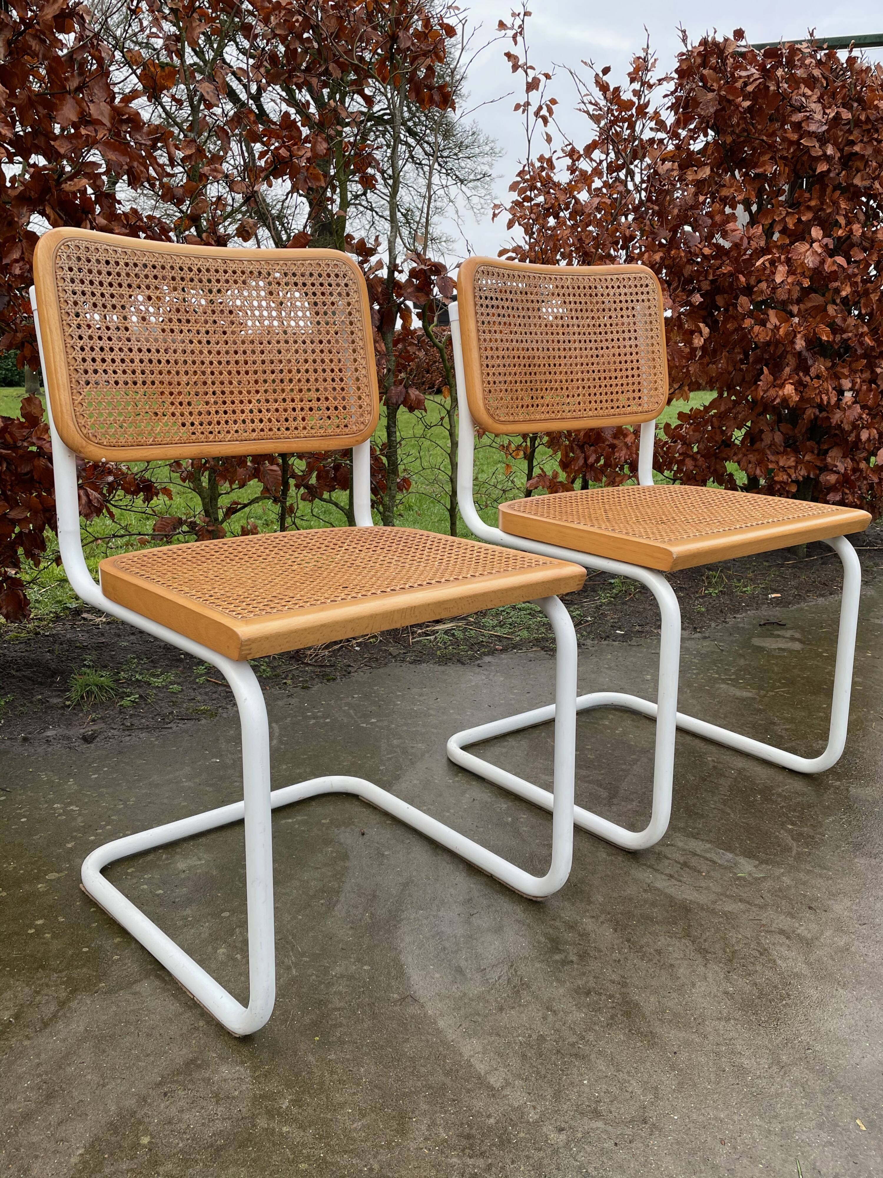 Ensemble de 4 chaises modèles Cesca de Marcel Breuer