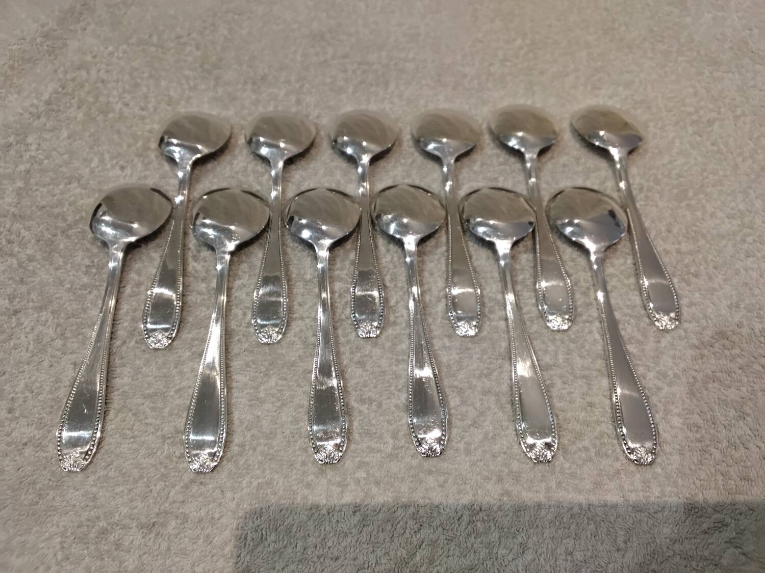 12 pelles a glace metal argente orfevre Vuillermet Lyon LXVI perles