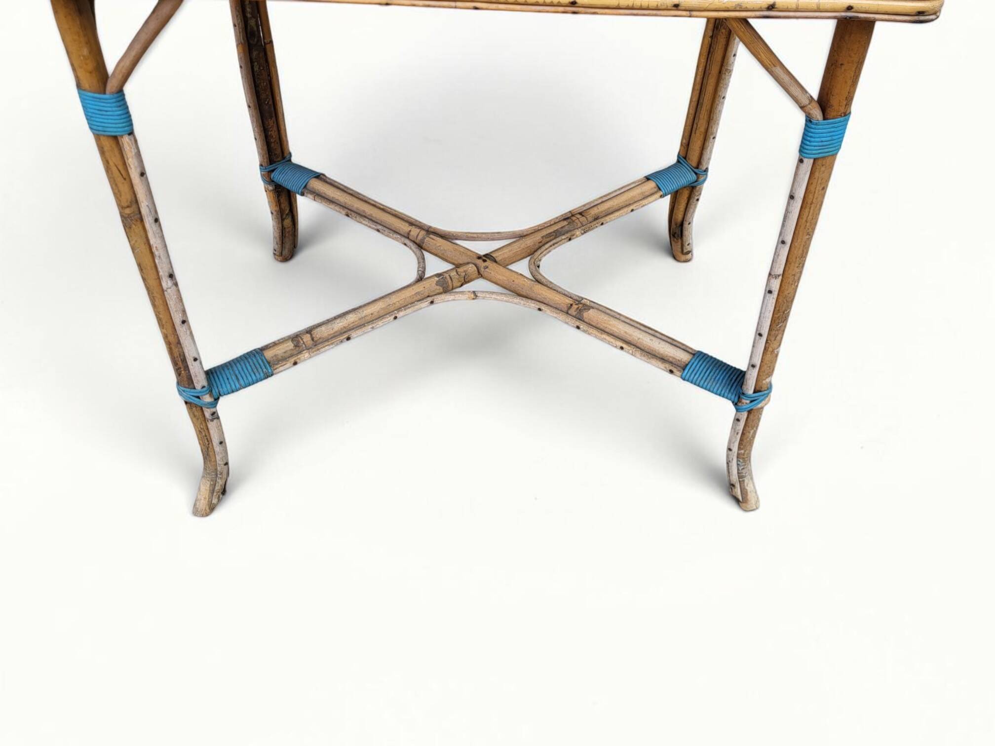 Table en rotin tressée, milieu XXème