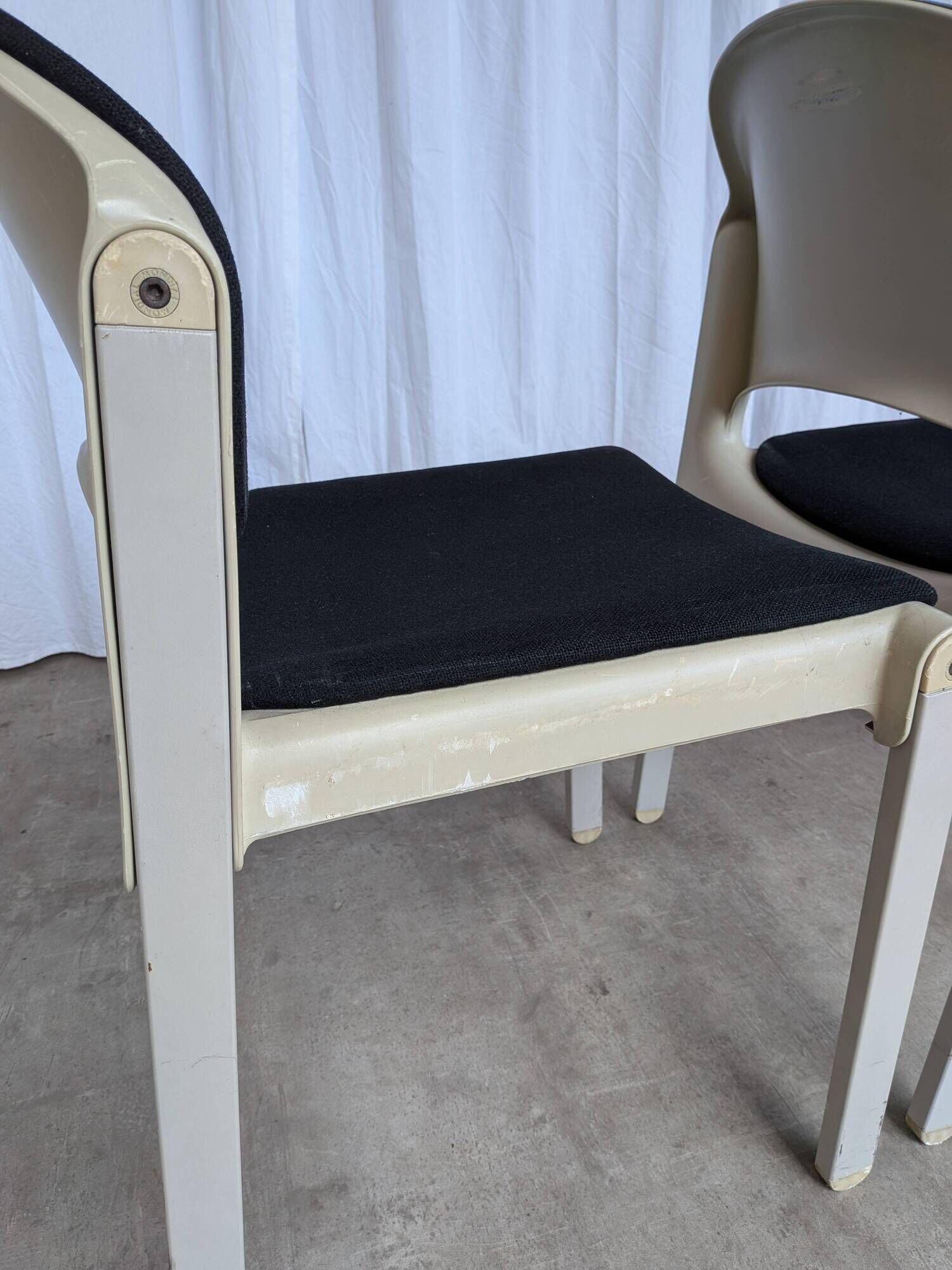 Set of 4 Vintage Aeon Mondial Stackable Chair / Dutch Postmodern Dining Cha