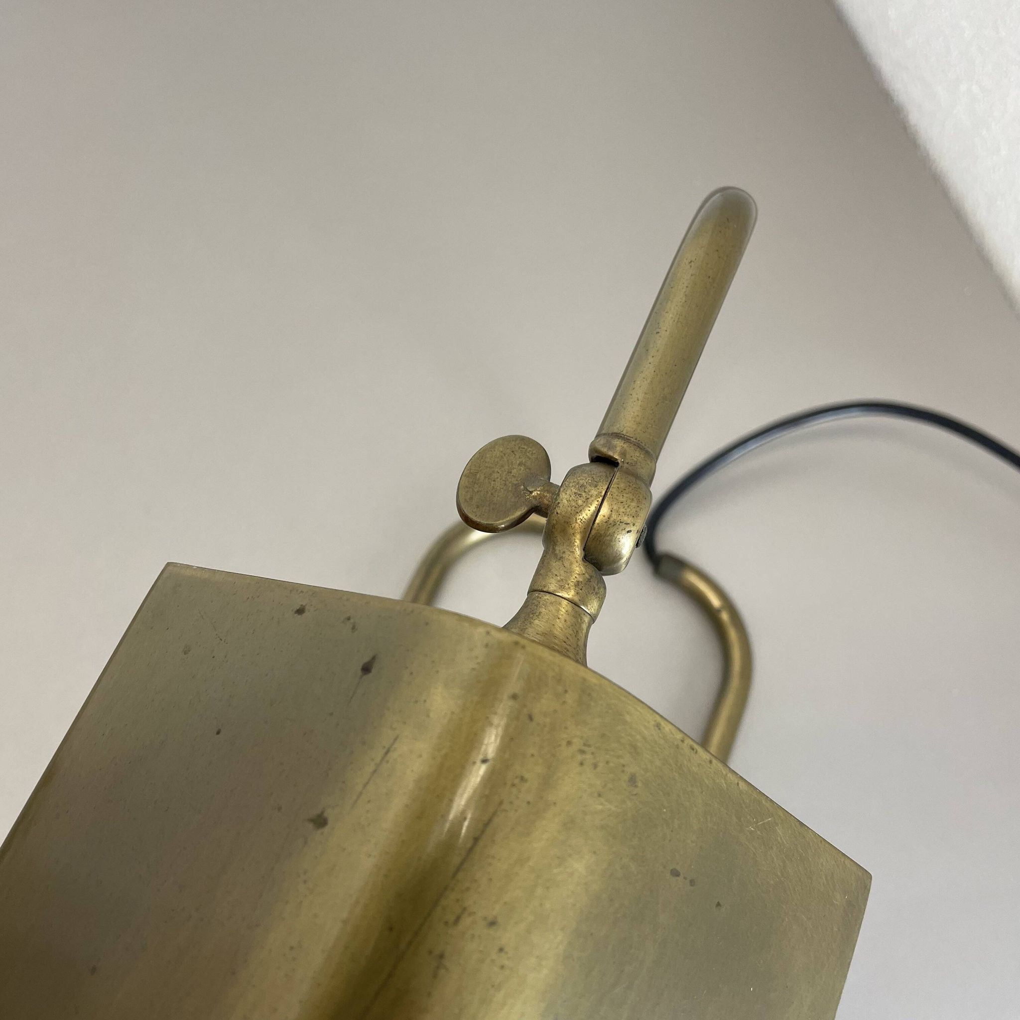 Lampe de table cubique moderniste en laiton et métal par Florian Schulz, Allemagne, années 1970