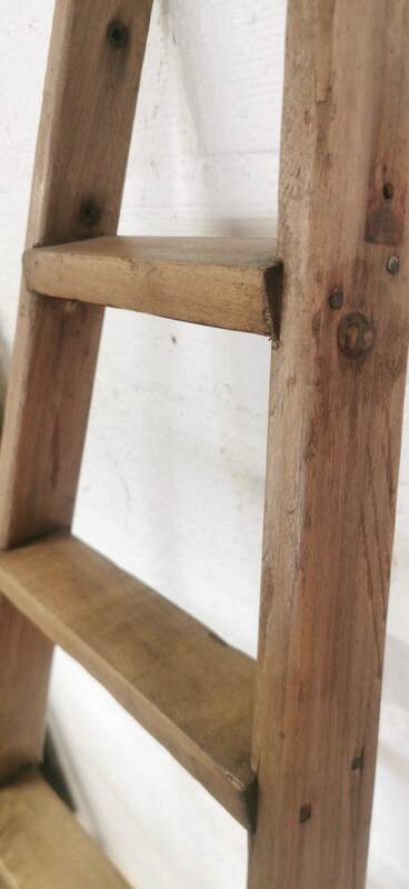 Painter's half-stepladder