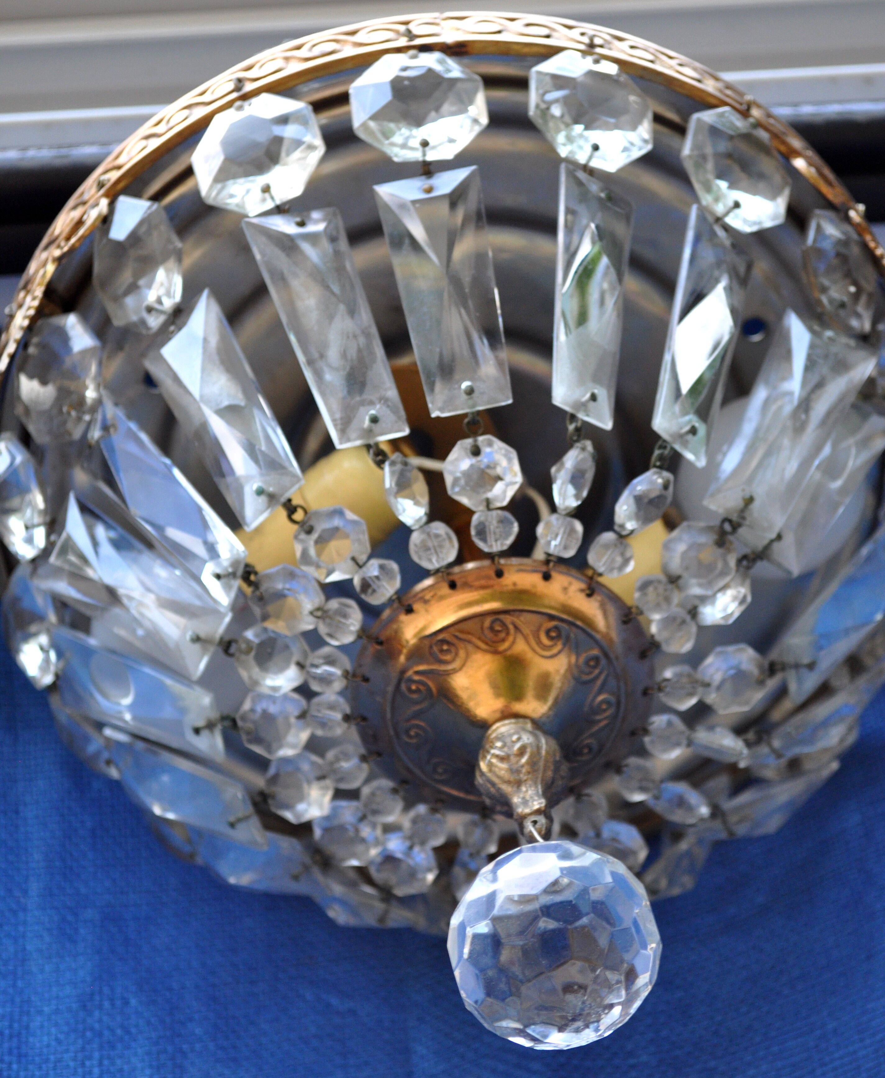 Round ceiling with tassels