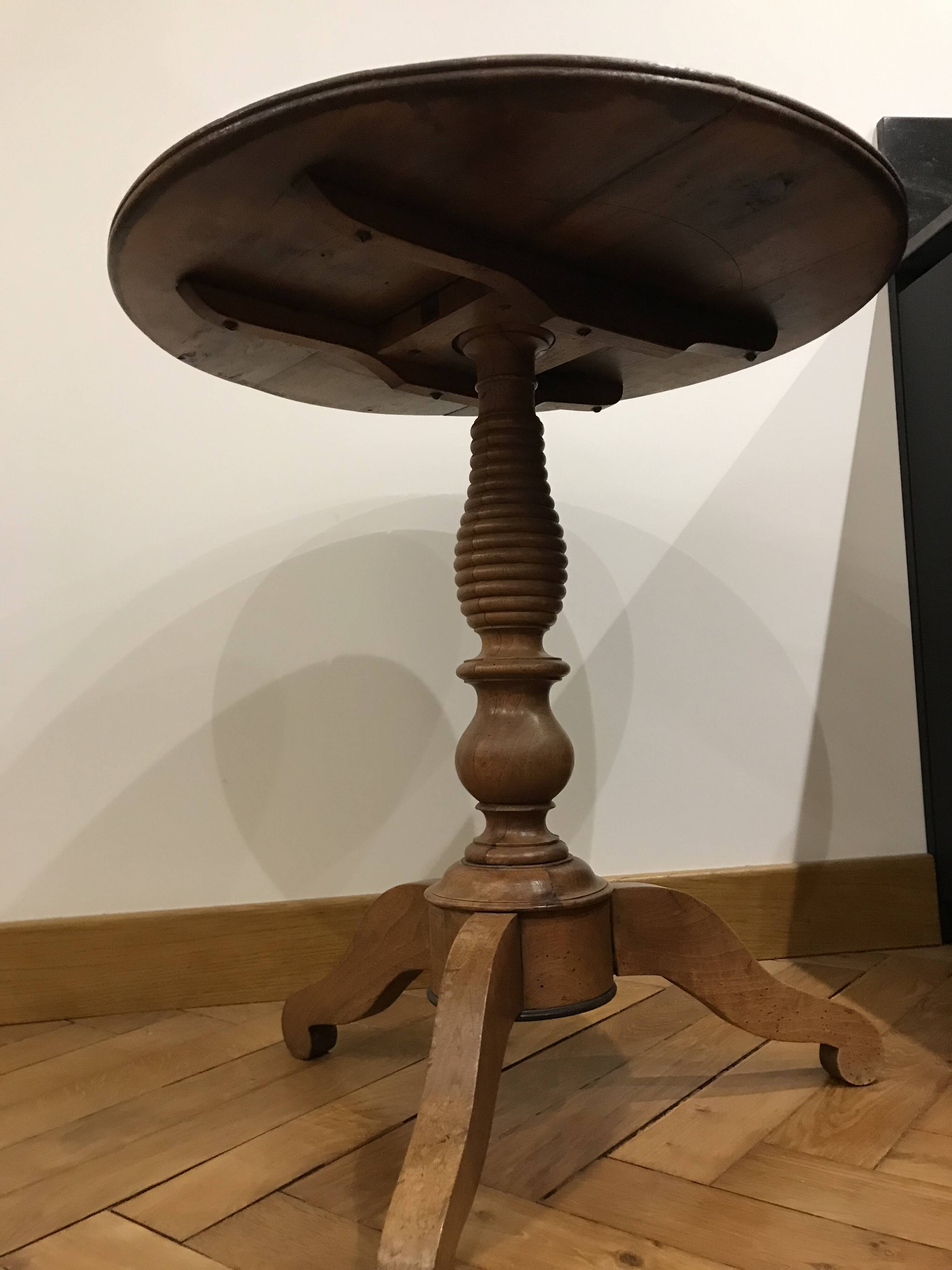 Louis Philippe pedestal table in walnut