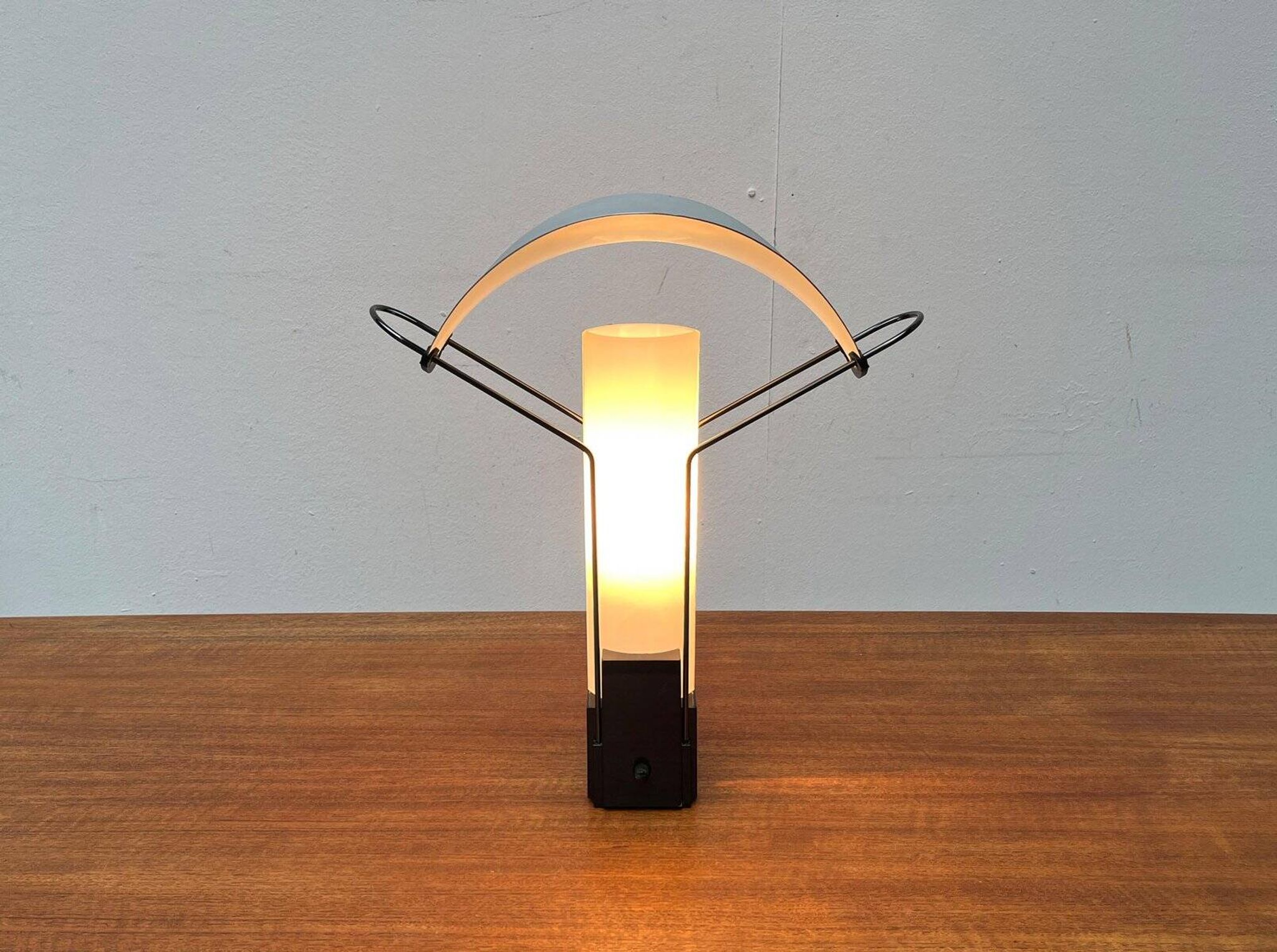 Postmodern Italian table lamp Palio by Perry King, S. Miranda for Arteluce, 1980s.