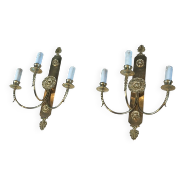 Paire d'Appliques Néoclassiques à Trois Bras de Lumière en Laiton à Décor d