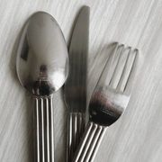 Set de 18 couverts IKEA made in Korea