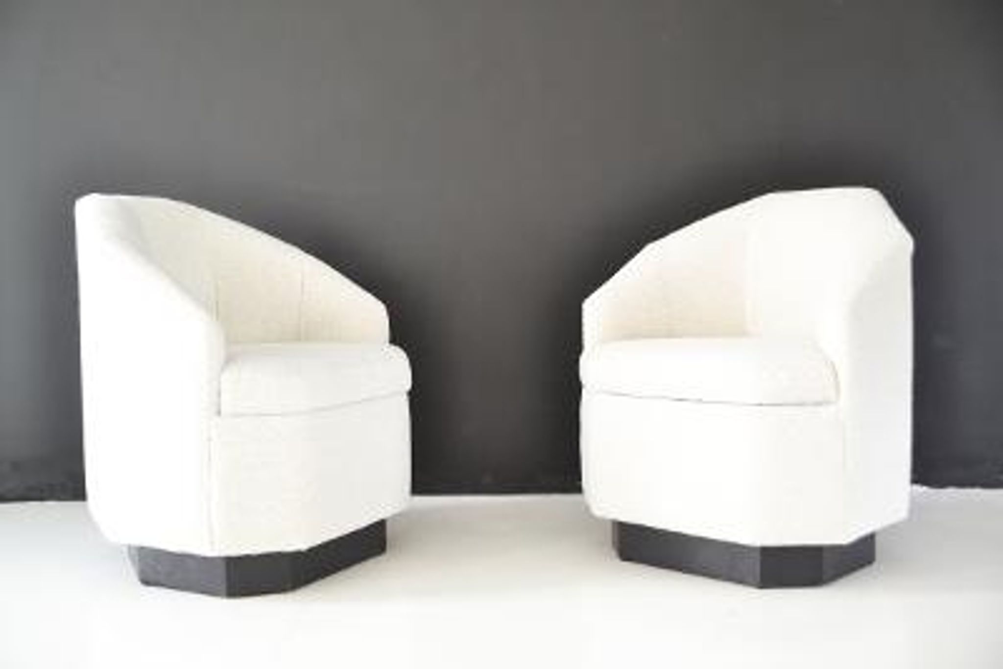 Paire de fauteuils forme hexagonale année 70