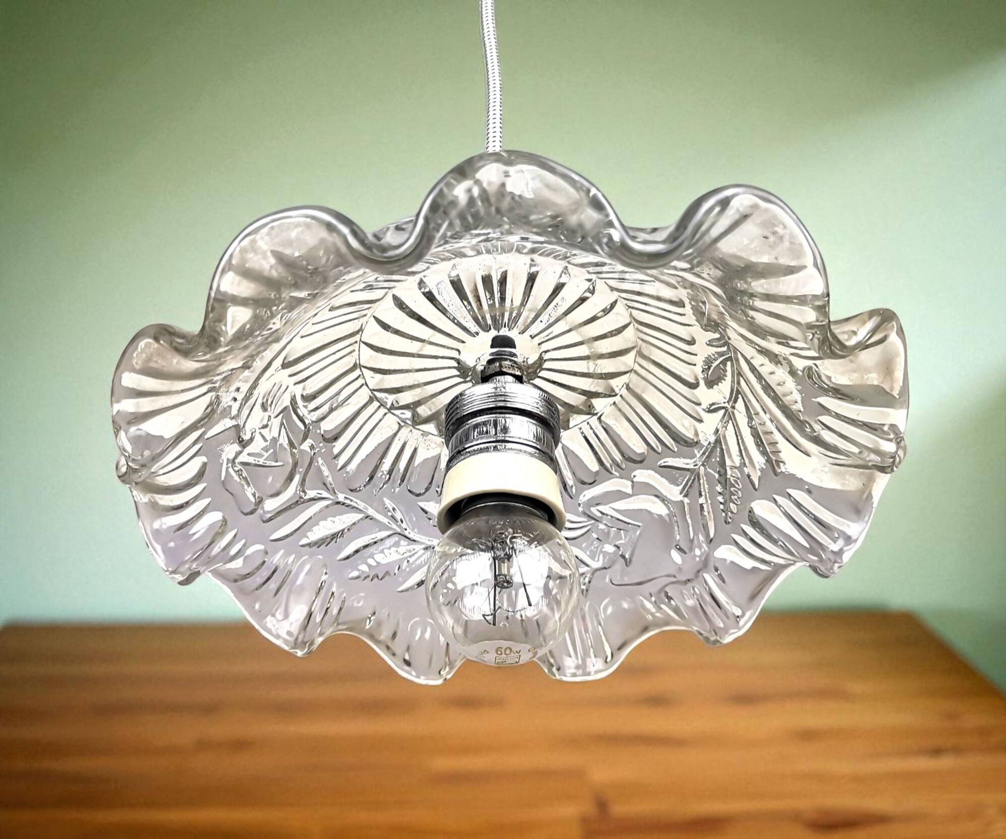Lampe suspendue en verre de ferme du milieu du siècle