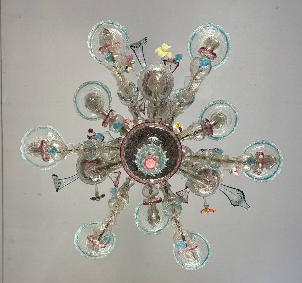 Rezzonico Venetian chandelier in multicolored Murano glass, 12 light arms, circa 1900