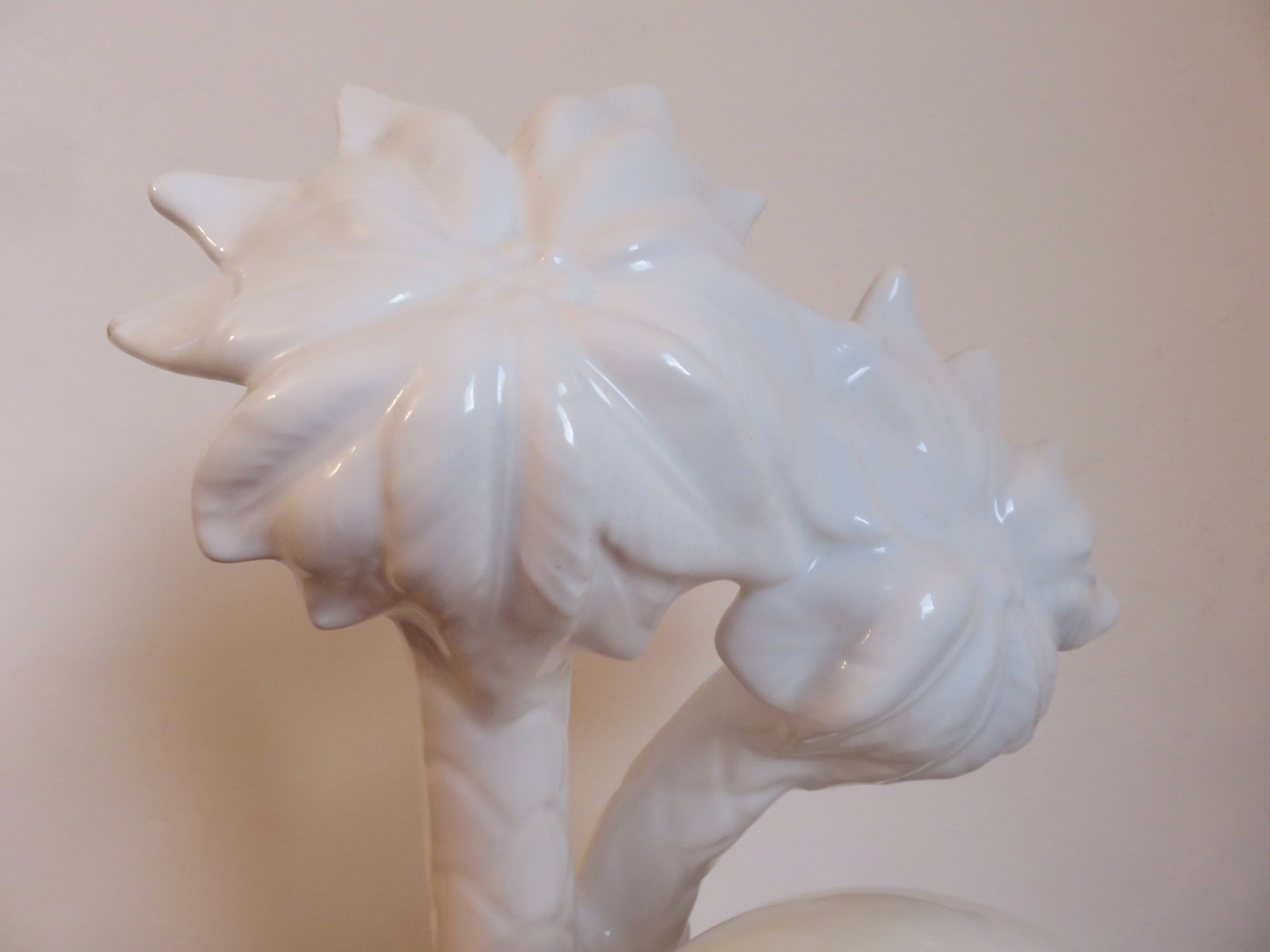 Lampe " palmier " en céramique blanche et boule opaline blanche des années 70 80
