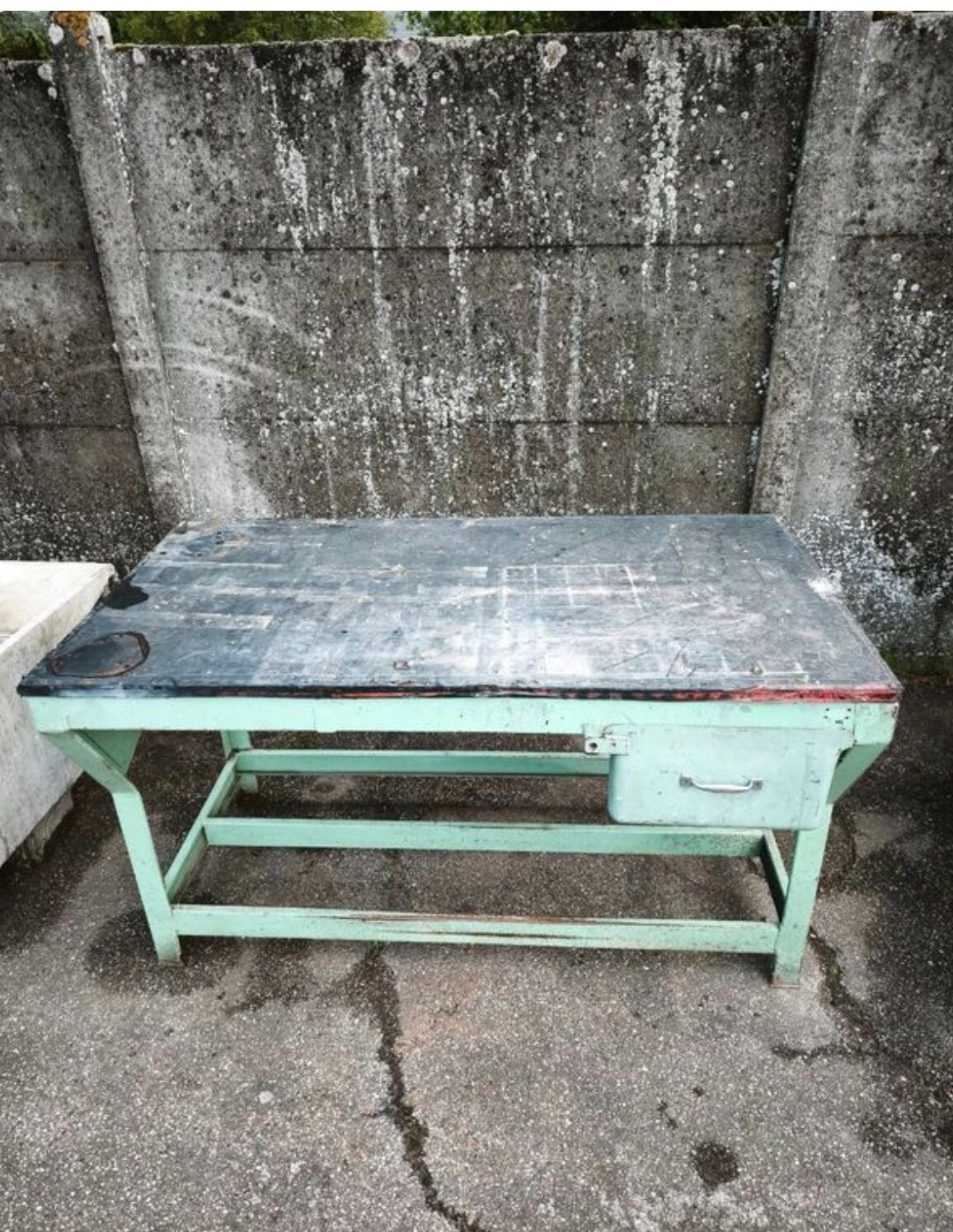 Ancien établi industriel en métal et bois