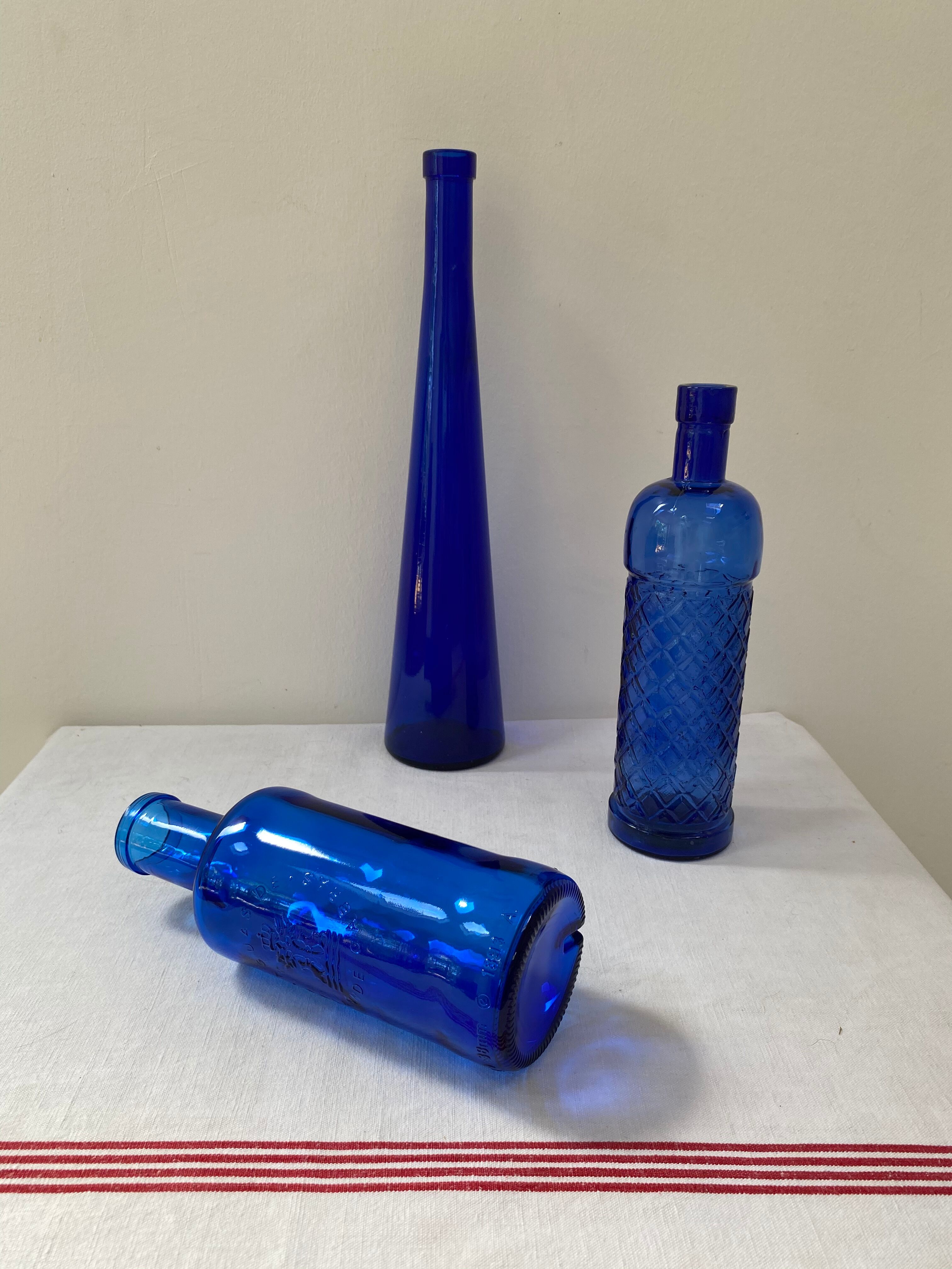 Lot de 3 bouteilles en verre bleu cobalt