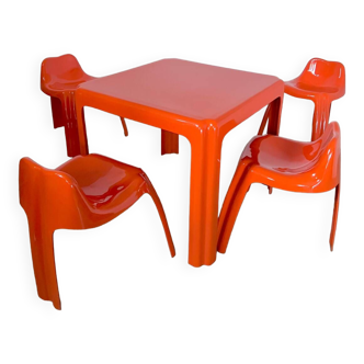 Table and 4 chairs in orange fiberglass design from the 70s Patrick Gingembre Paulus edition