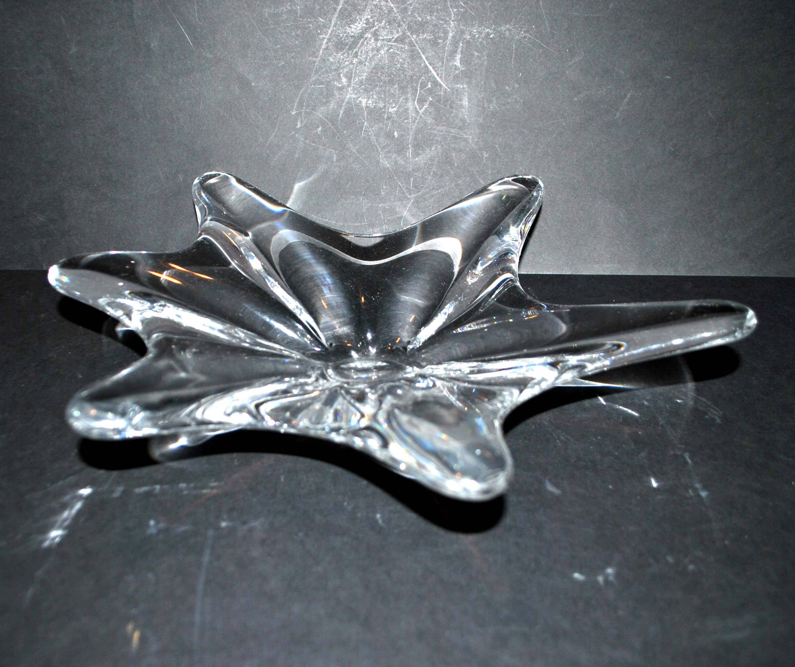 Baccarat splash star pocket bowl in molded crystal design 1950-1960