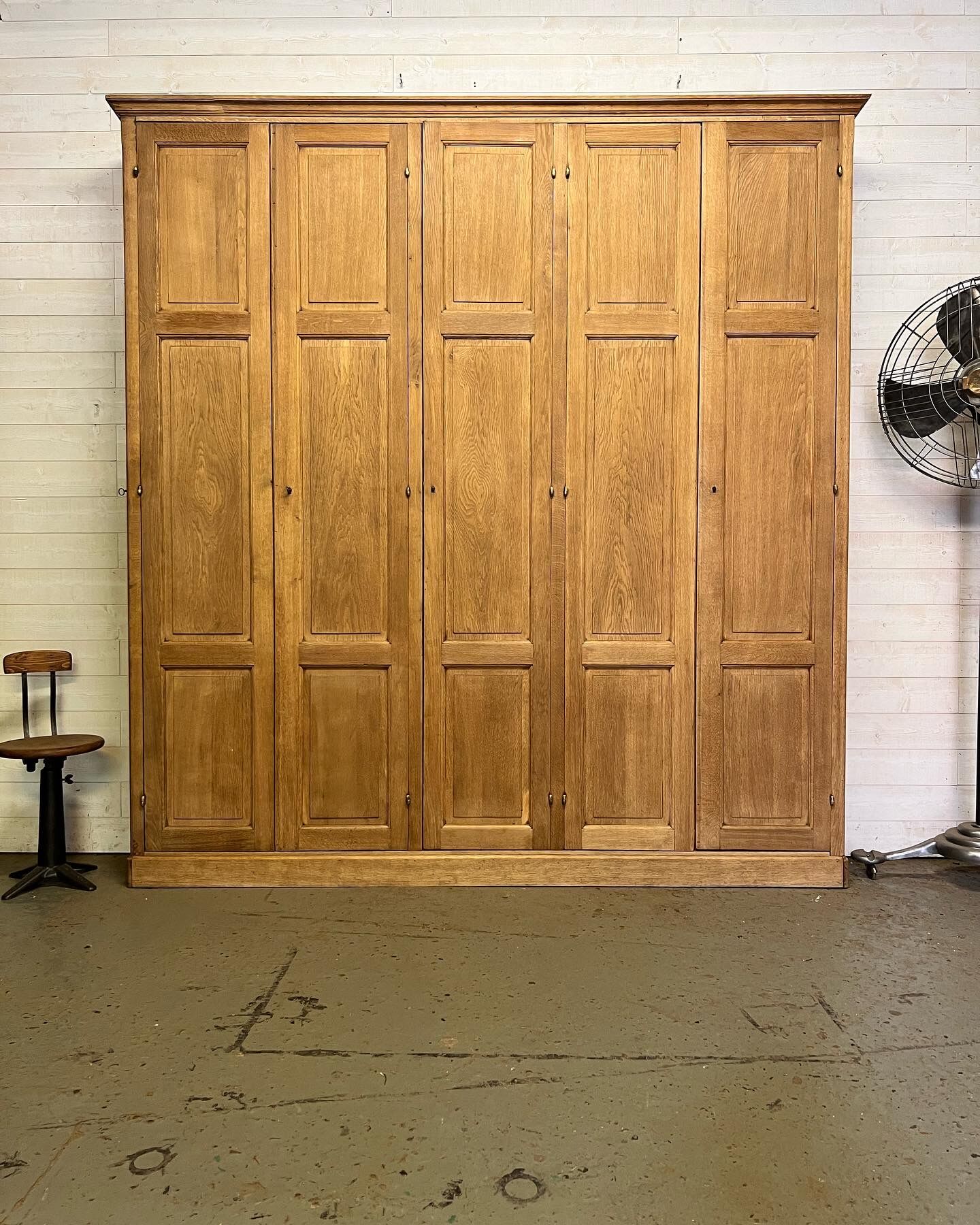 Large oak closet 1920