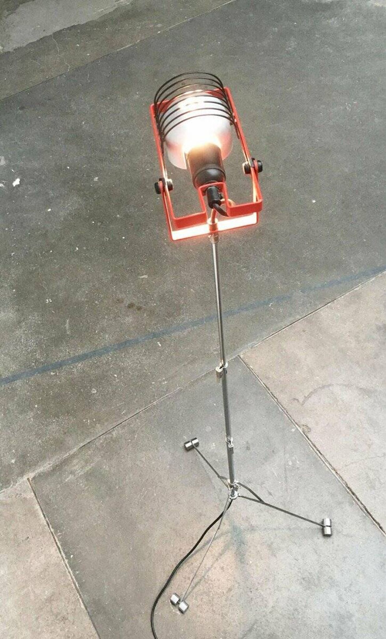 Italian vintage lamp Sintesi Terra foldable on tripod by Ernesto Gismondi for Artemide, 1970s