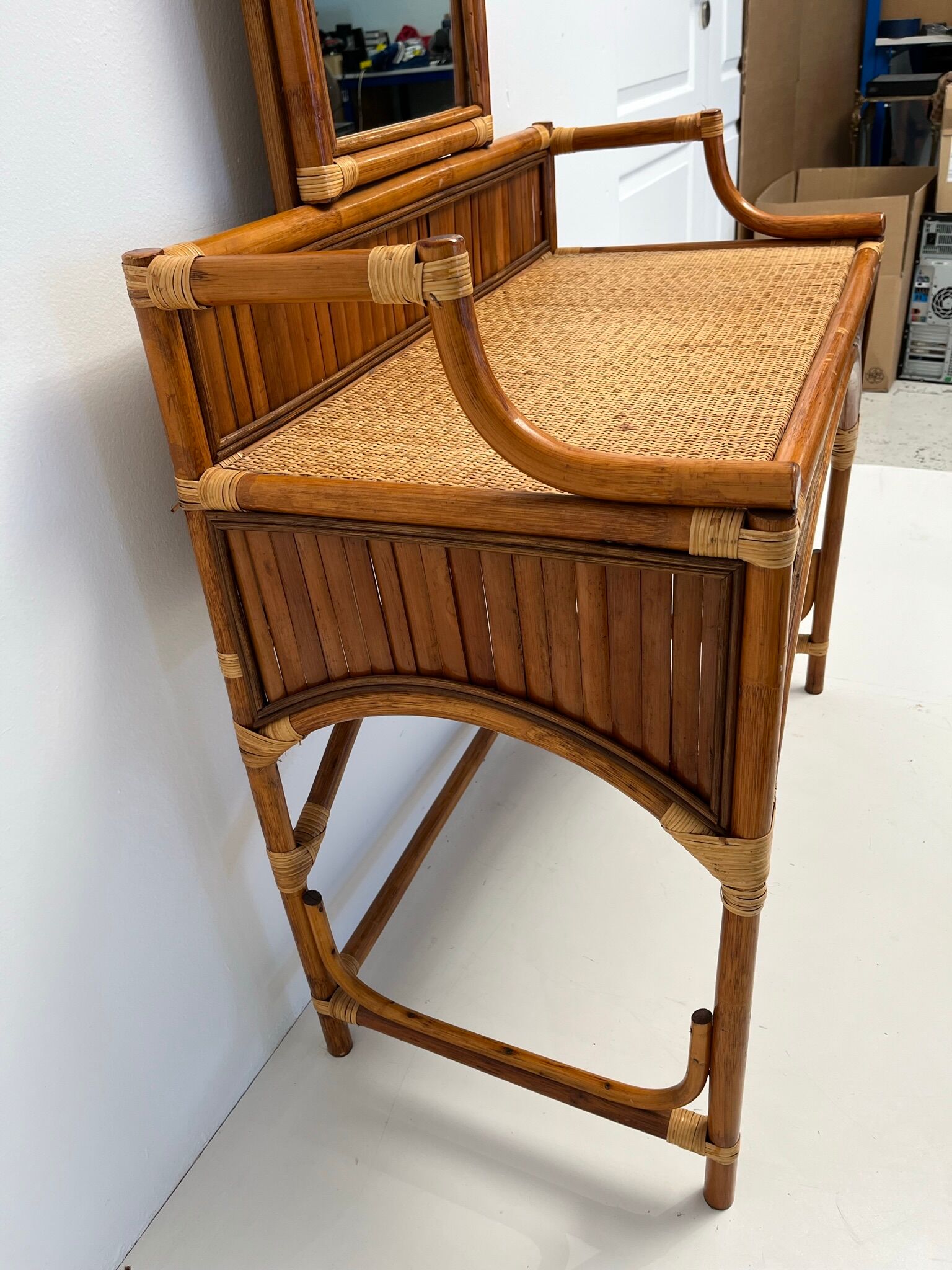 Coiffeuse bureau en rotin et bambou vintage