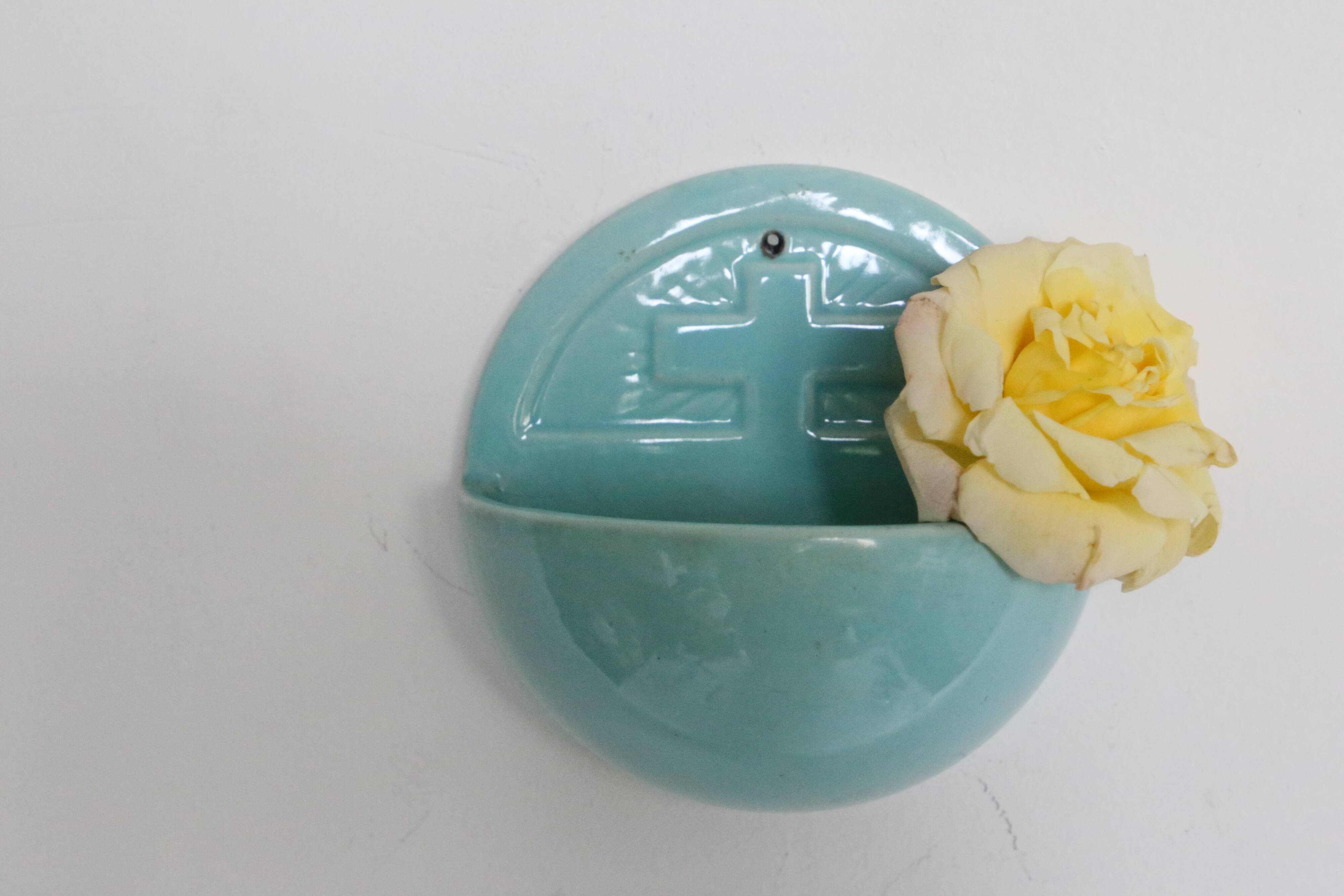 Bénitier en faïence de Desvres, 1980