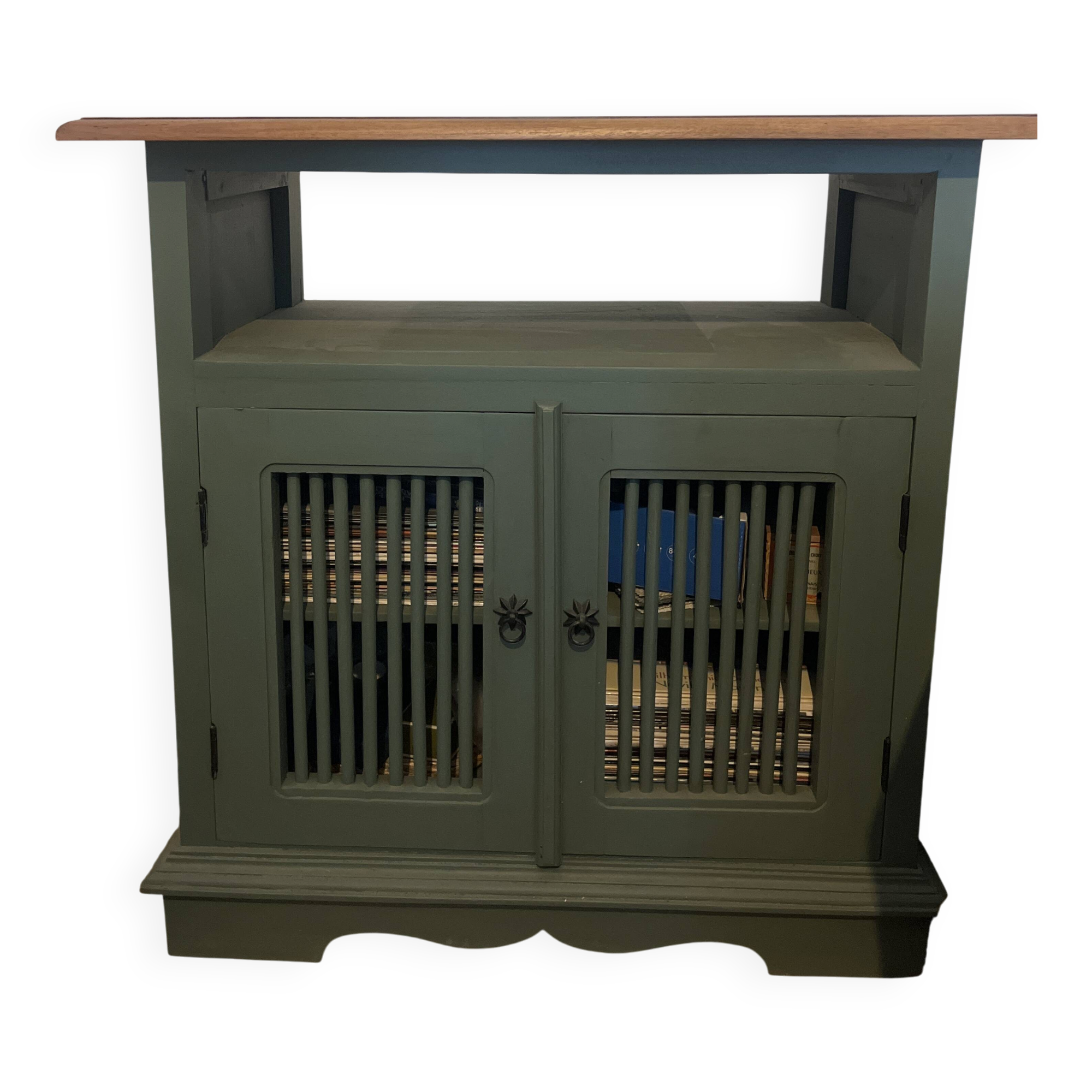 Meuble vintage relooké vert sauge et bois