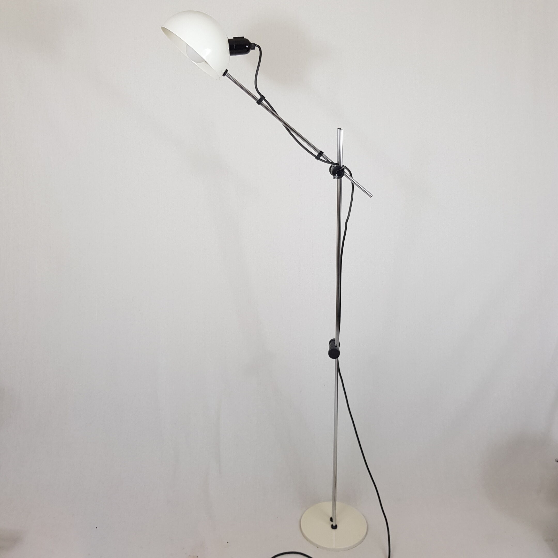 Italian articulated lamppost