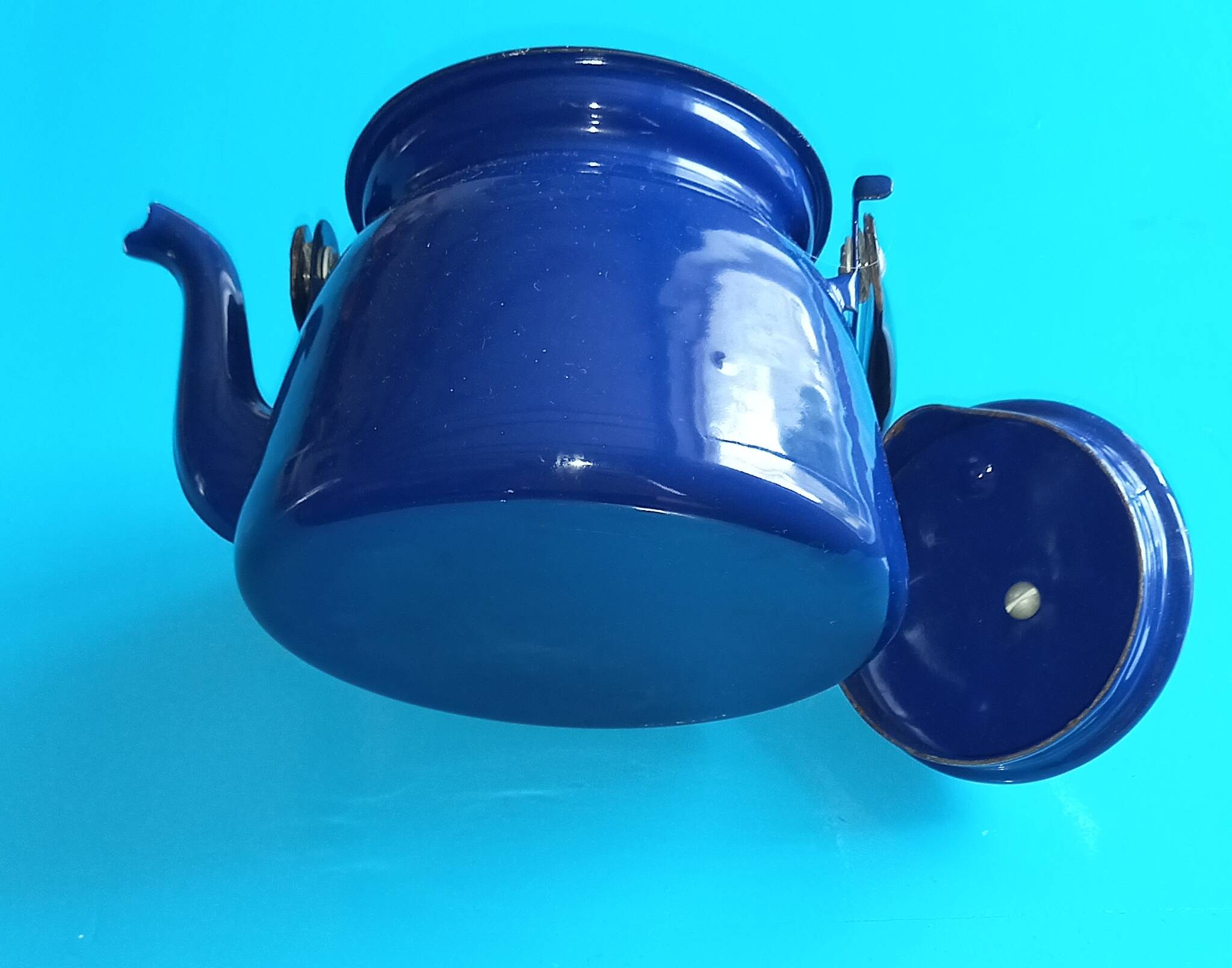 Vintage blue enamelled metal kettle - 1 litre approx. 12cm high (without handle)