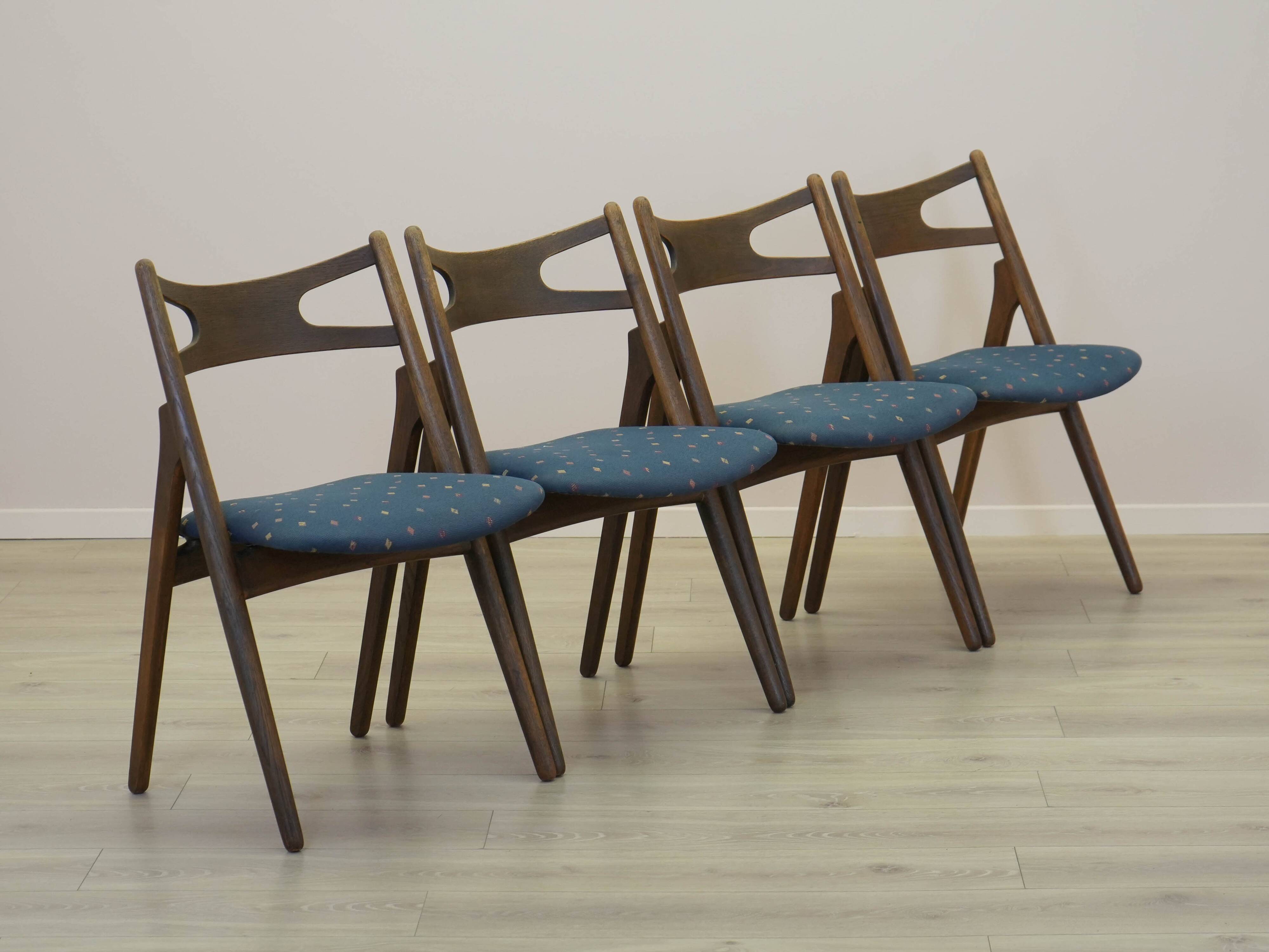 Ensemble de quatre chaises en chêne, design danois, années 1960, designer : Hans J. Wegner