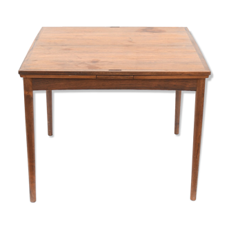 Scandinavian table