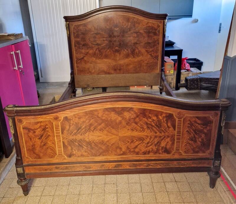 François Linke (1855-1943), marquetry veneered wooden bed in Louis XVI style