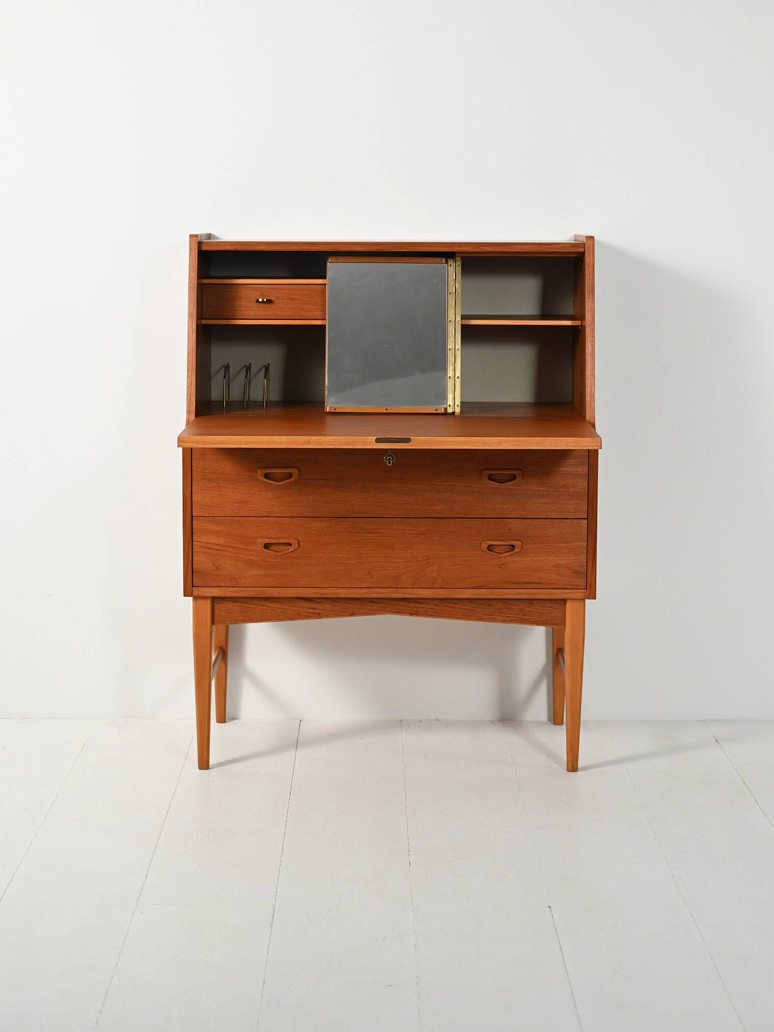 Secrétaire en teck scandinave avec miroir caché, années 1960