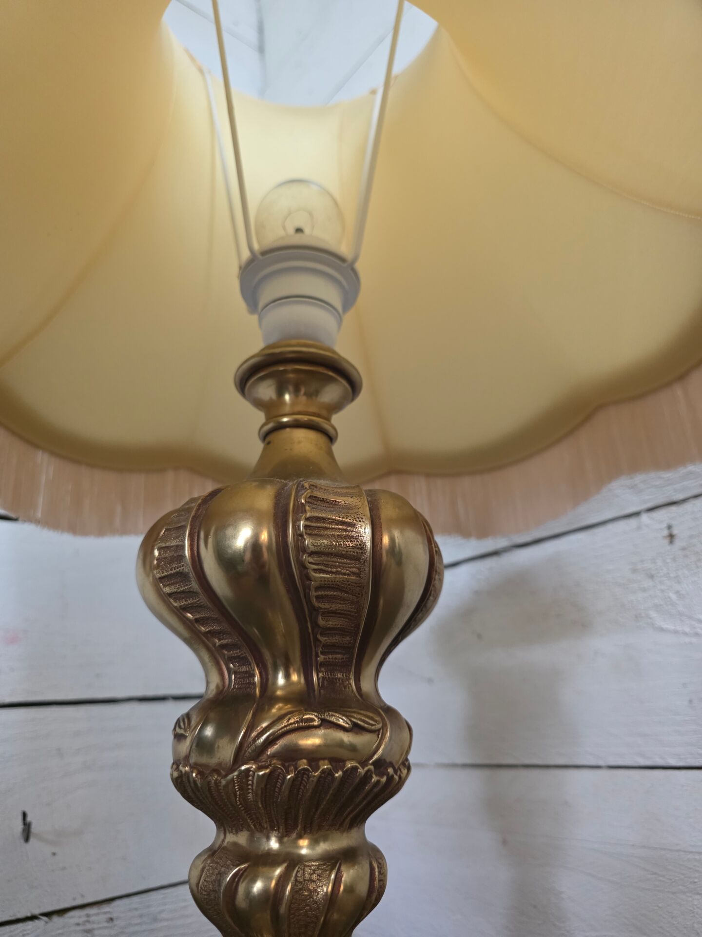 Bronze table lamp in Louis XV style
