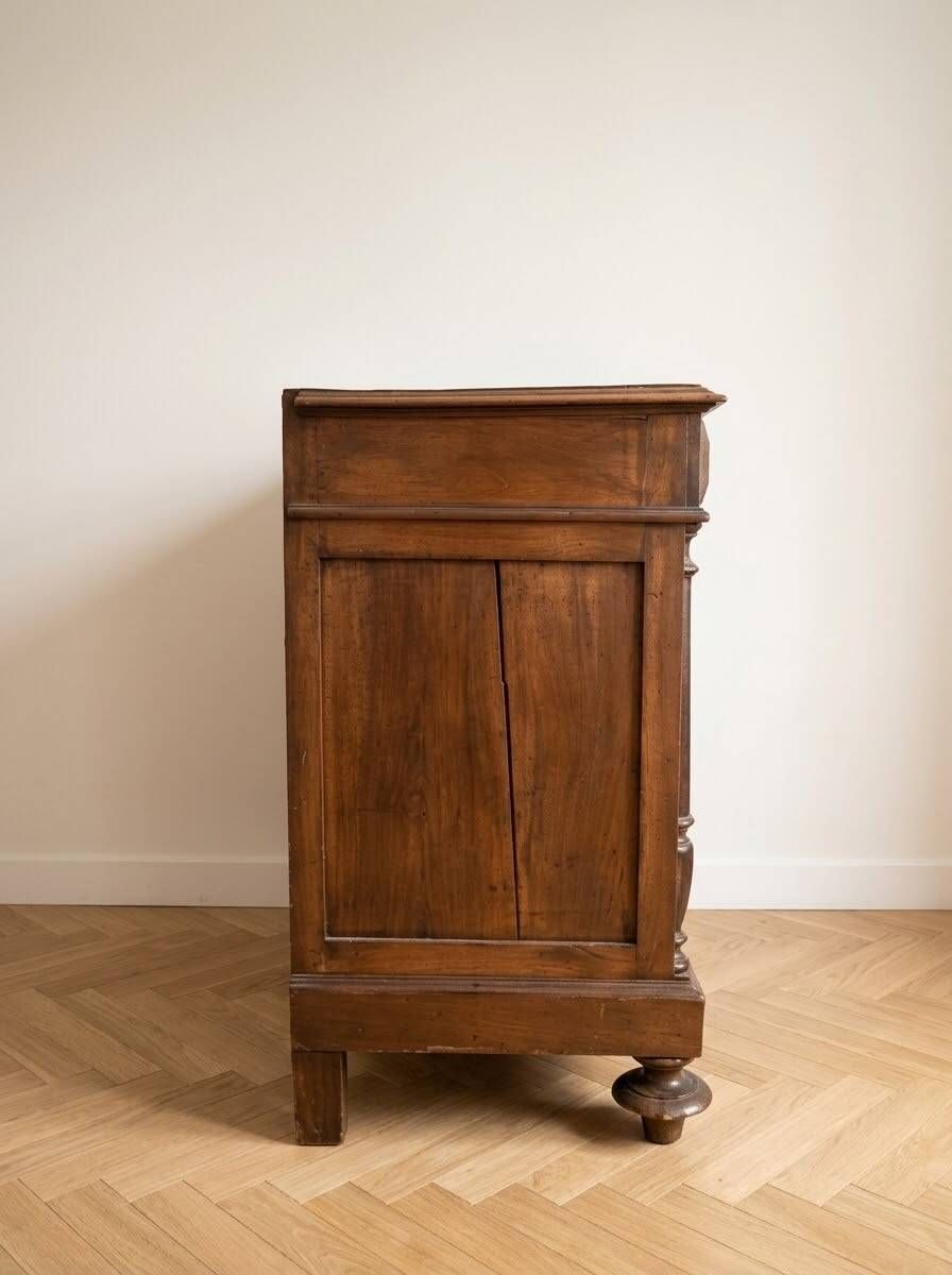 Commode ancienne en bois massif